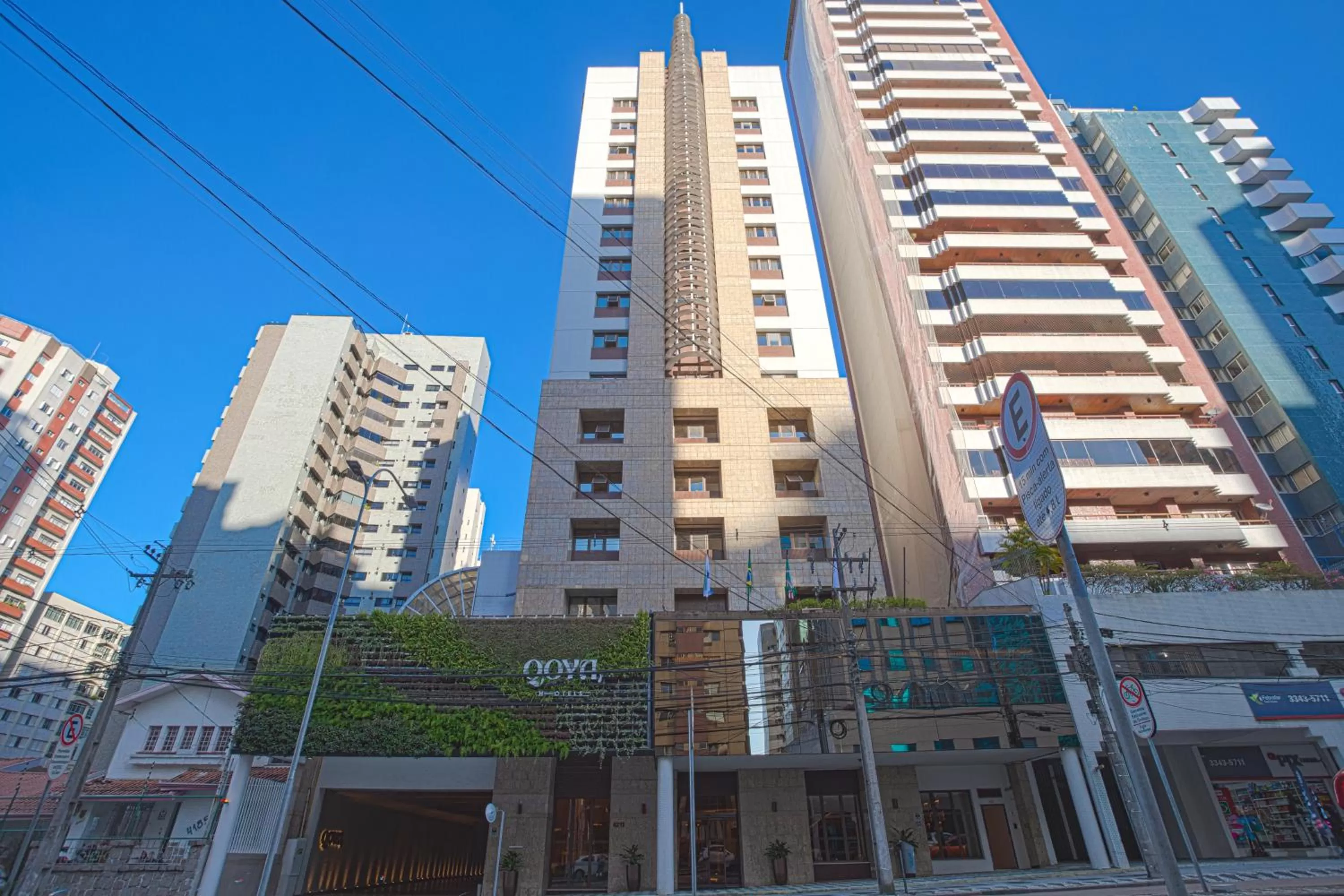 Property building in QOYA Hotel Curitiba, Curio Collection by Hilton