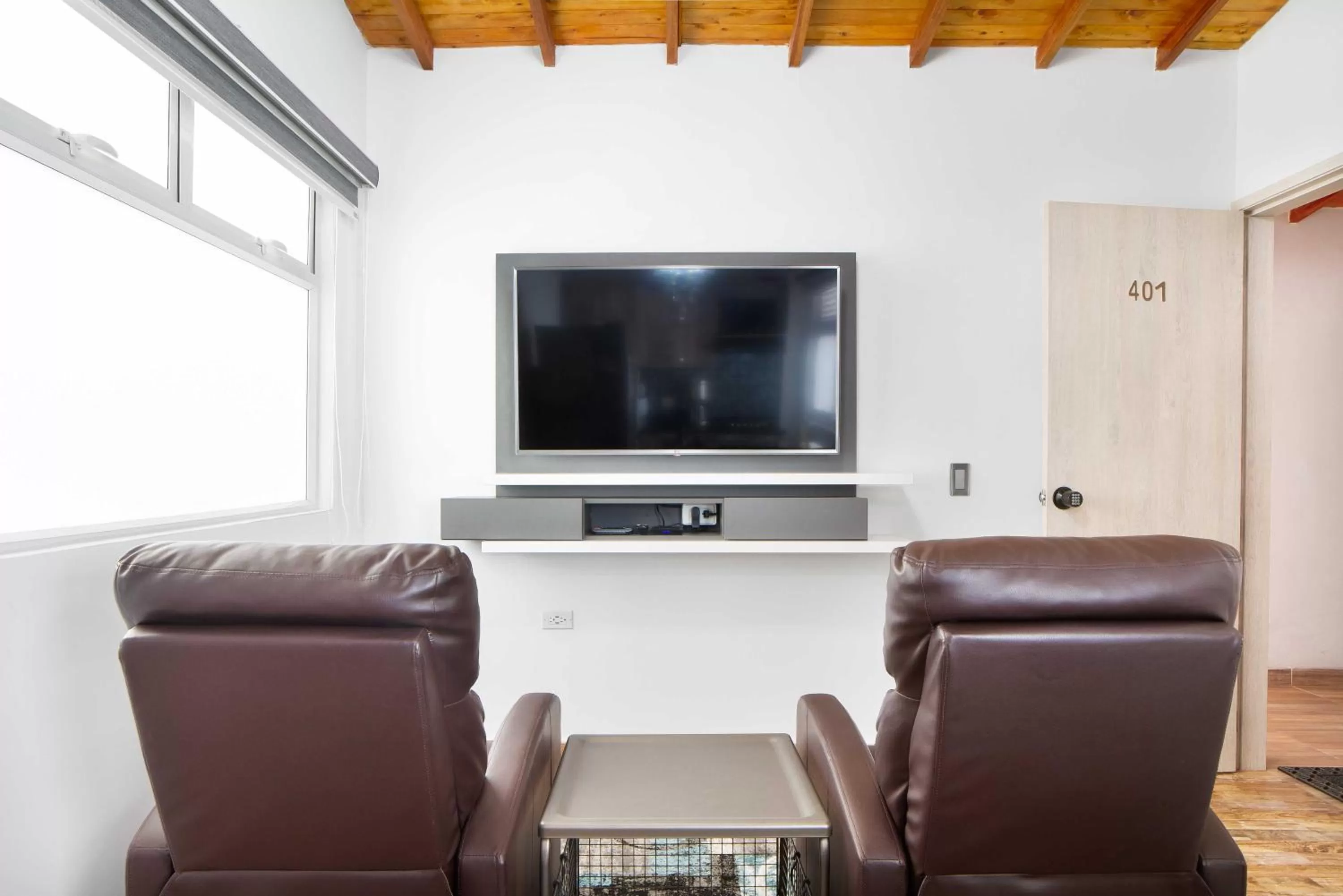 Living room, TV/Entertainment Center in Miracle