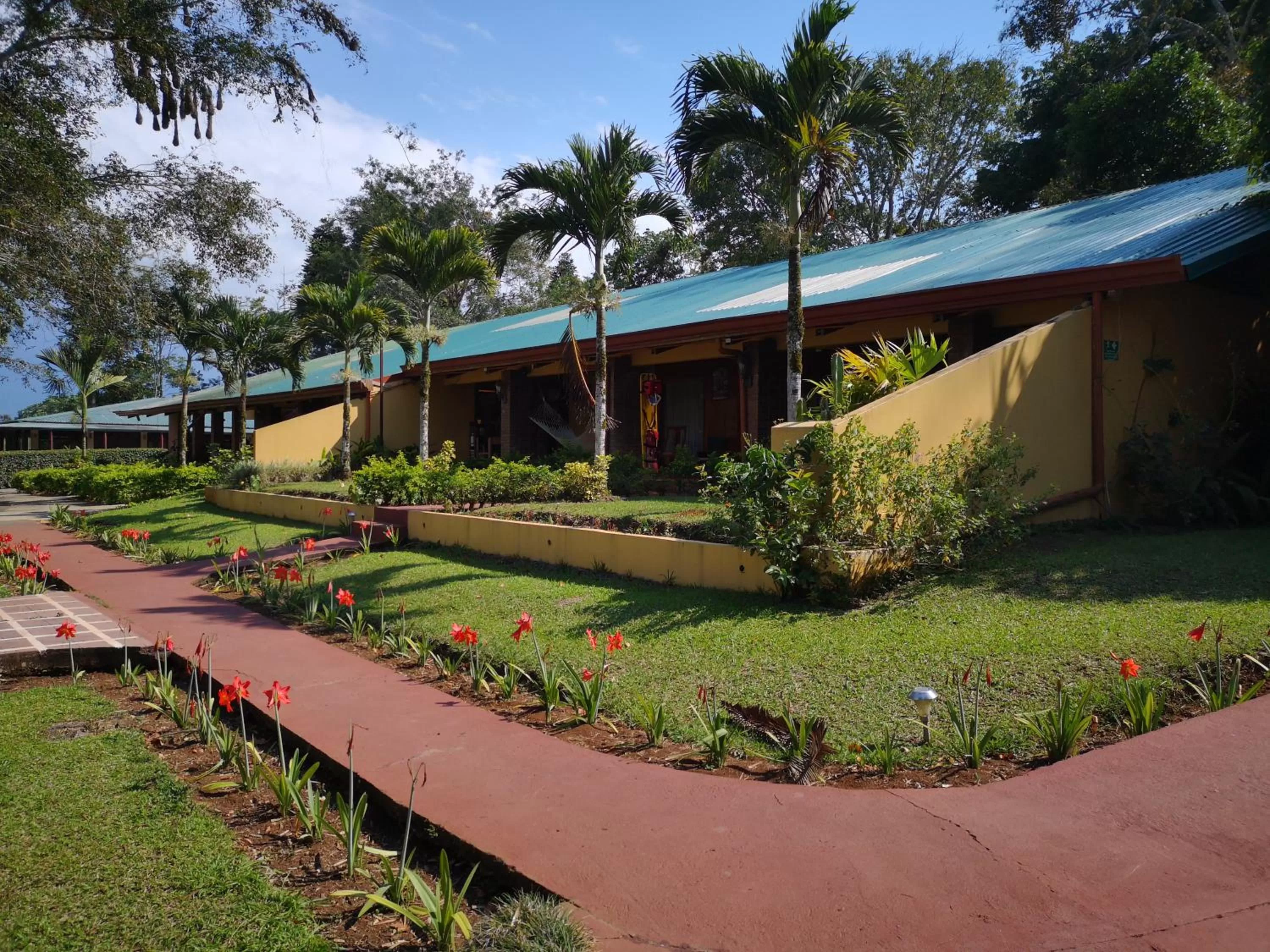 Property building in Hotel Villa Florencia