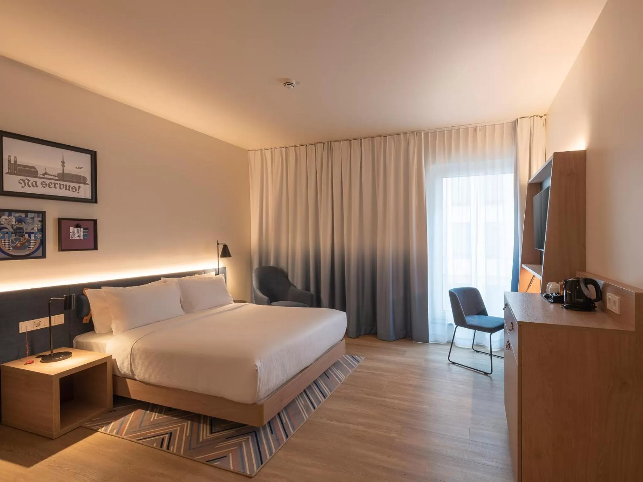 Photo of the whole room, Bed in Hampton By Hilton Munich City North
