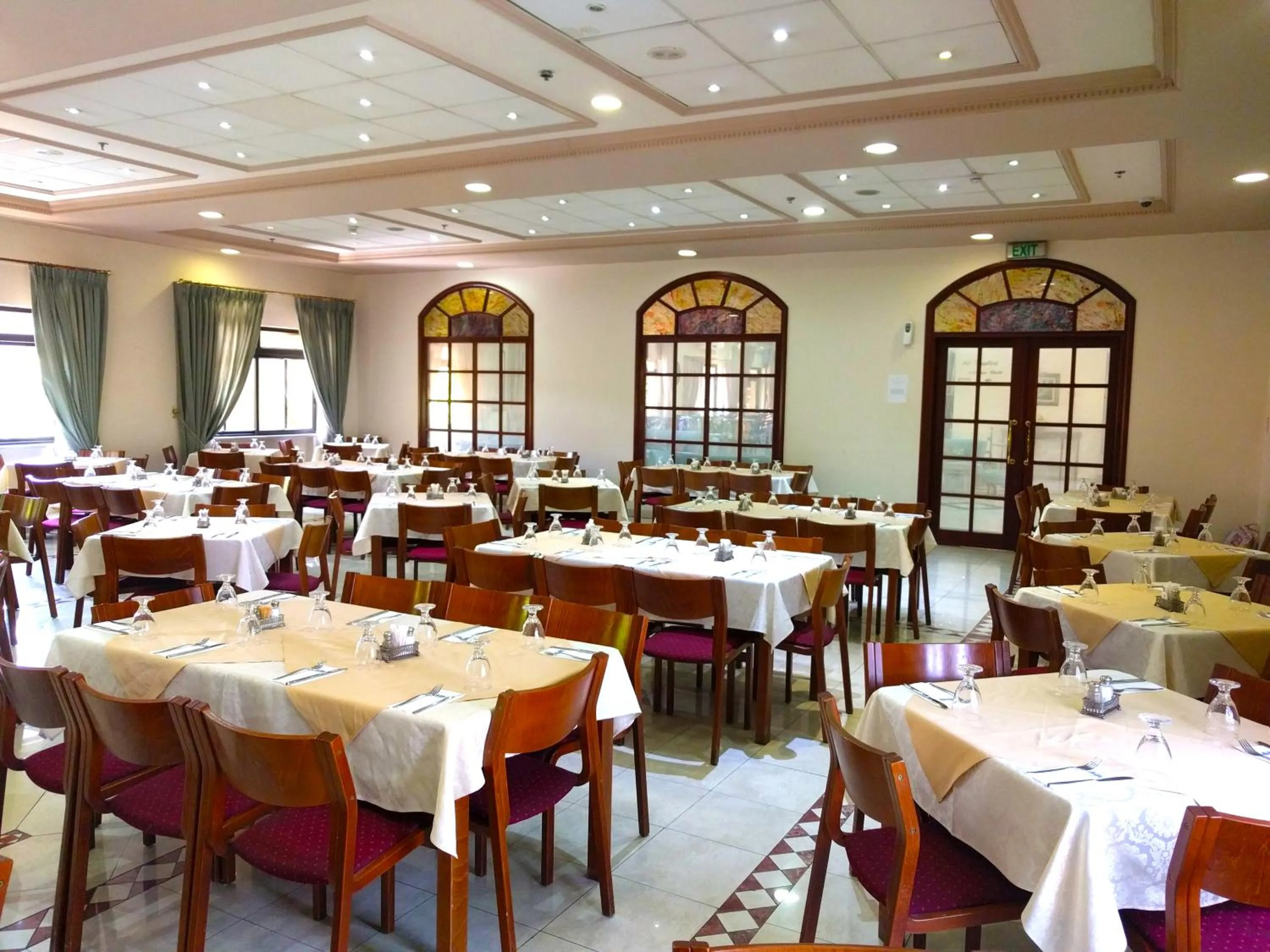 Restaurant/places to eat in Holy Land Hotel