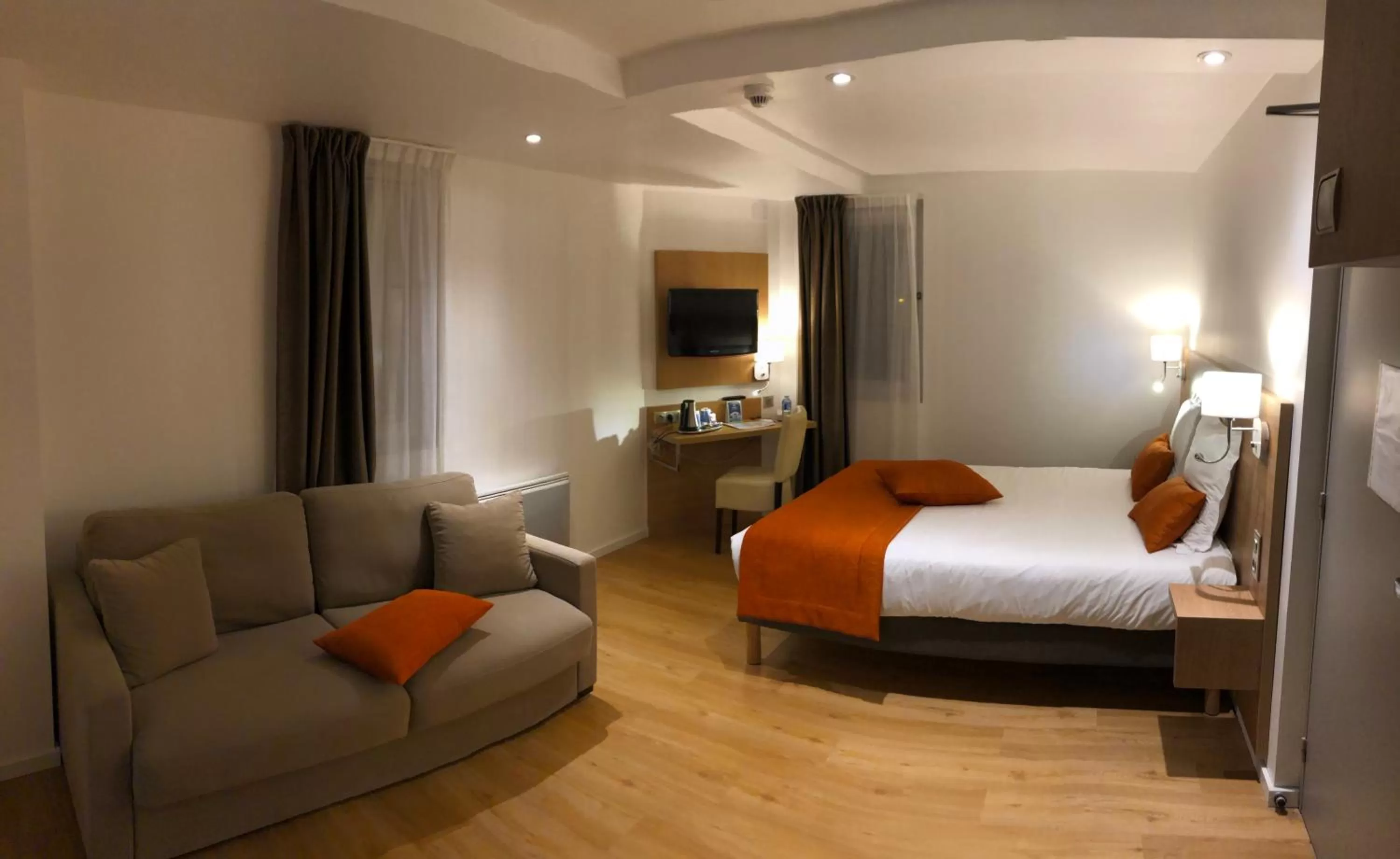 Photo of the whole room, Bed in Kyriad Quimper Sud