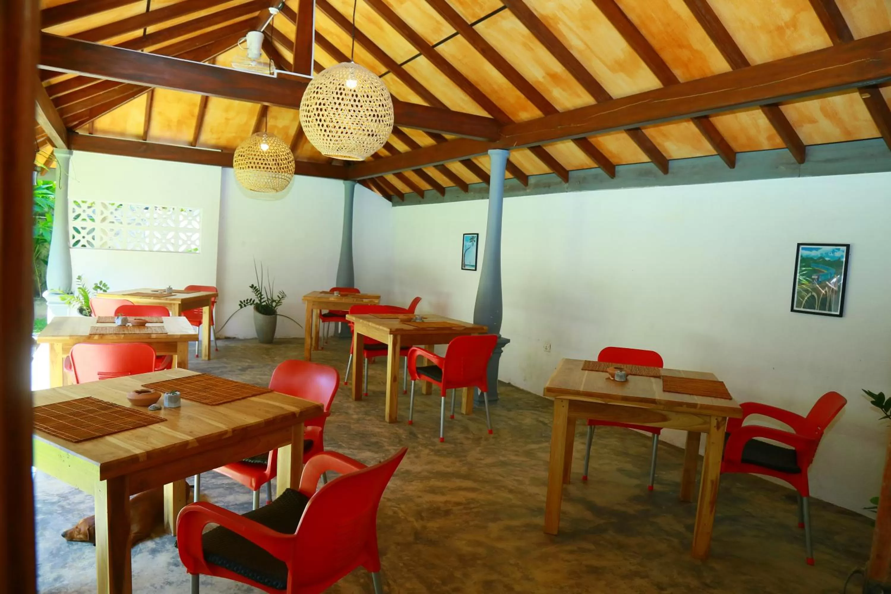 Restaurant/Places to Eat in SriMany