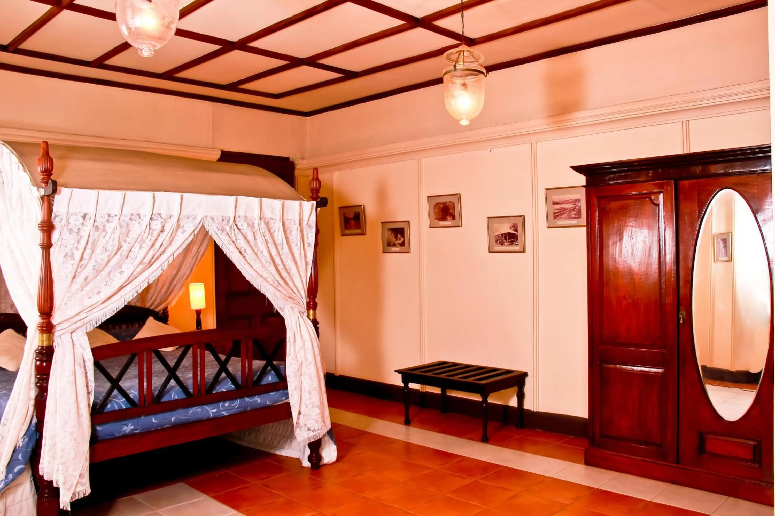 Photo of the whole room, Bed in Grand Oriental Hotel