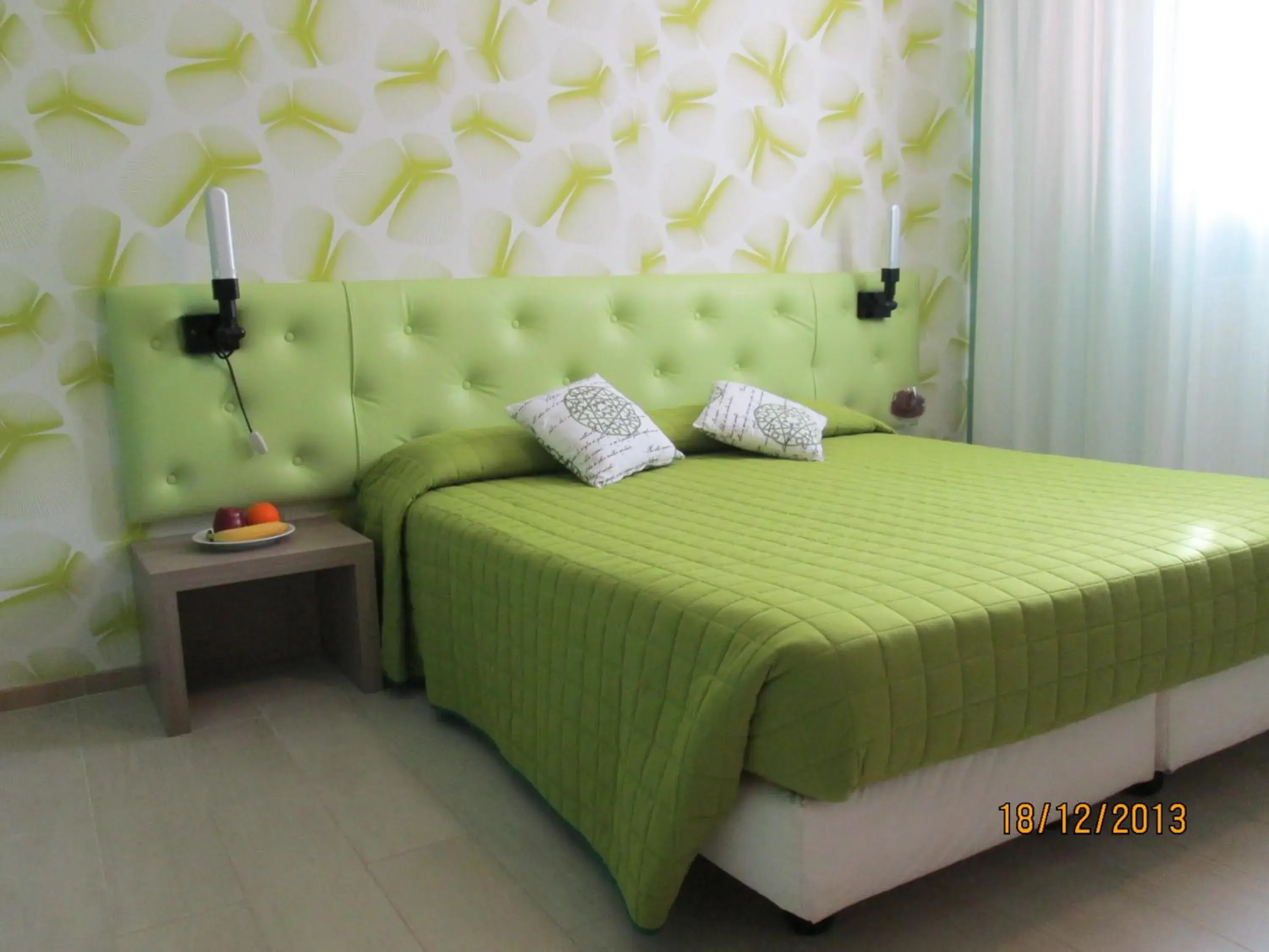 Single Room in Hotel Tropical Single Room in Hotel Tropical