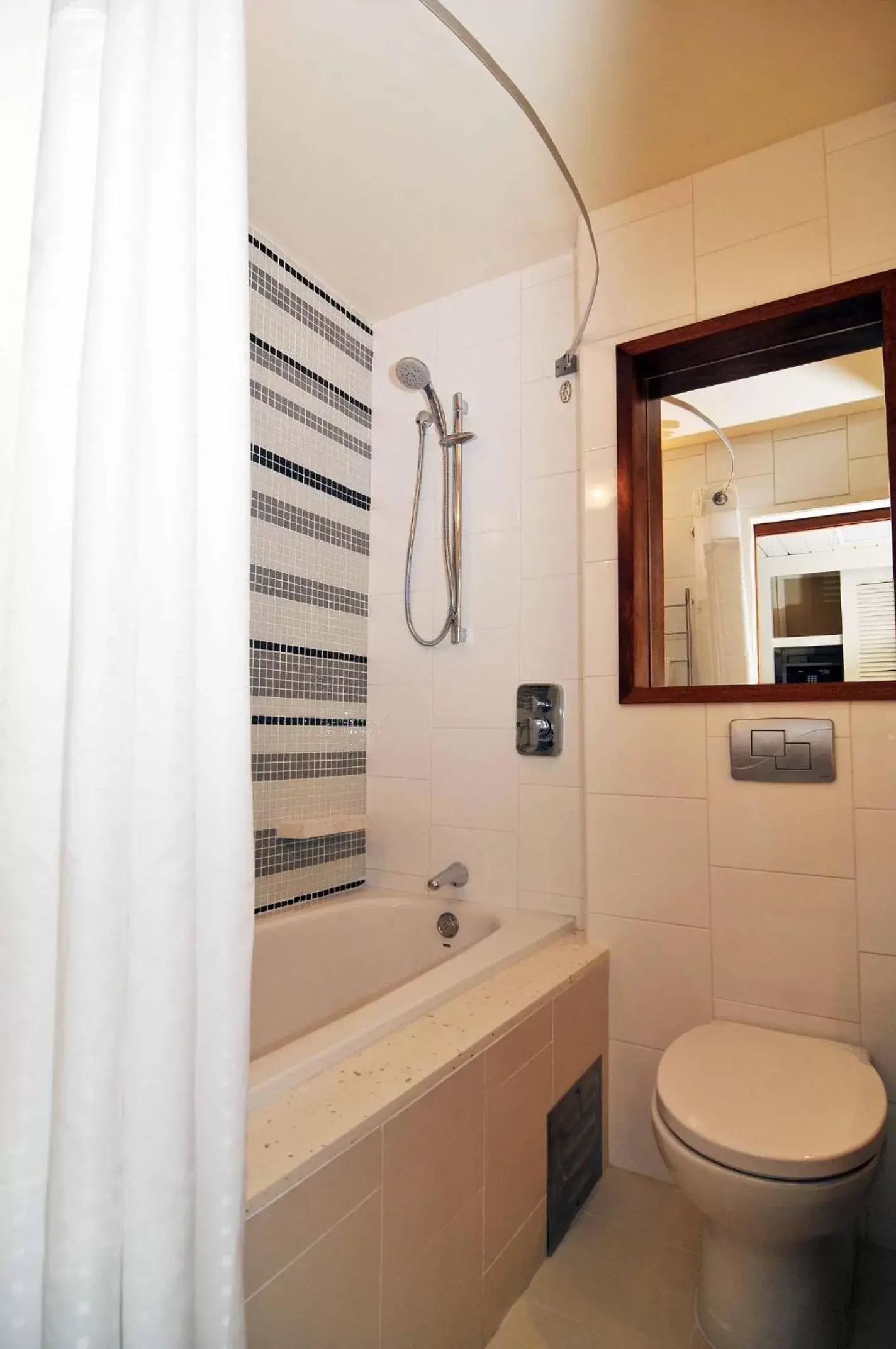 Standard King Room in Holiday Inn Resort Vanuatu by IHG Standard King Room in Holiday Inn Resort Vanuatu by IHG