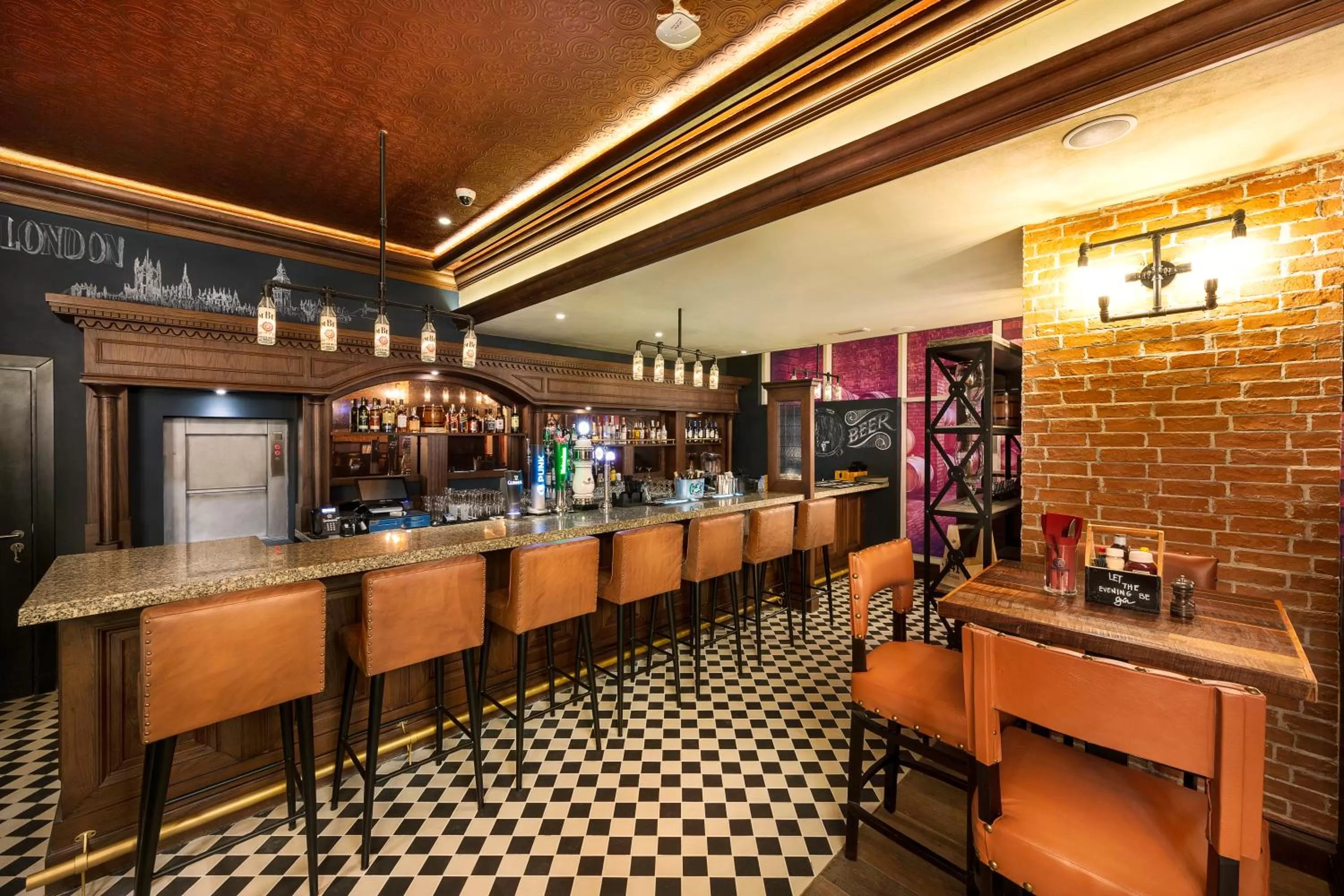 Restaurant/places to eat in Citymax Hotel Al Barsha