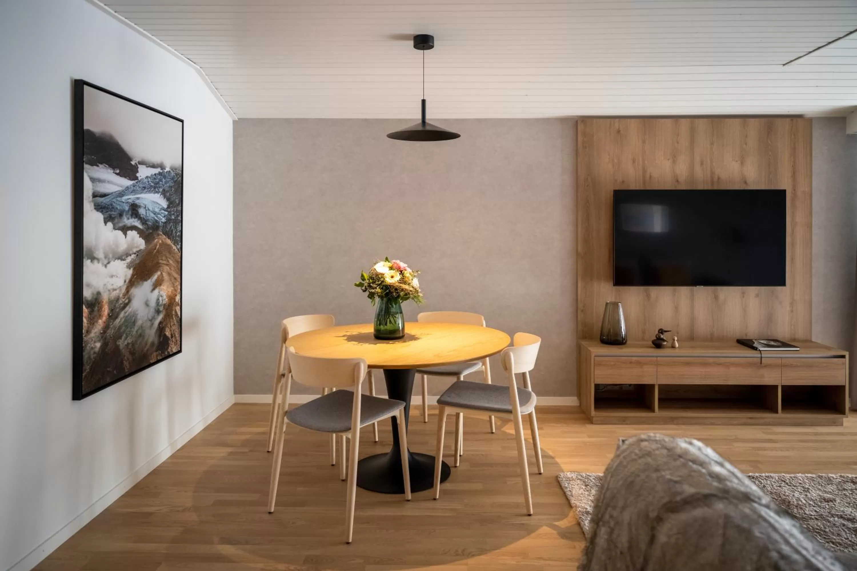 Communal lounge/ TV room in Victoria Hotel & Residence