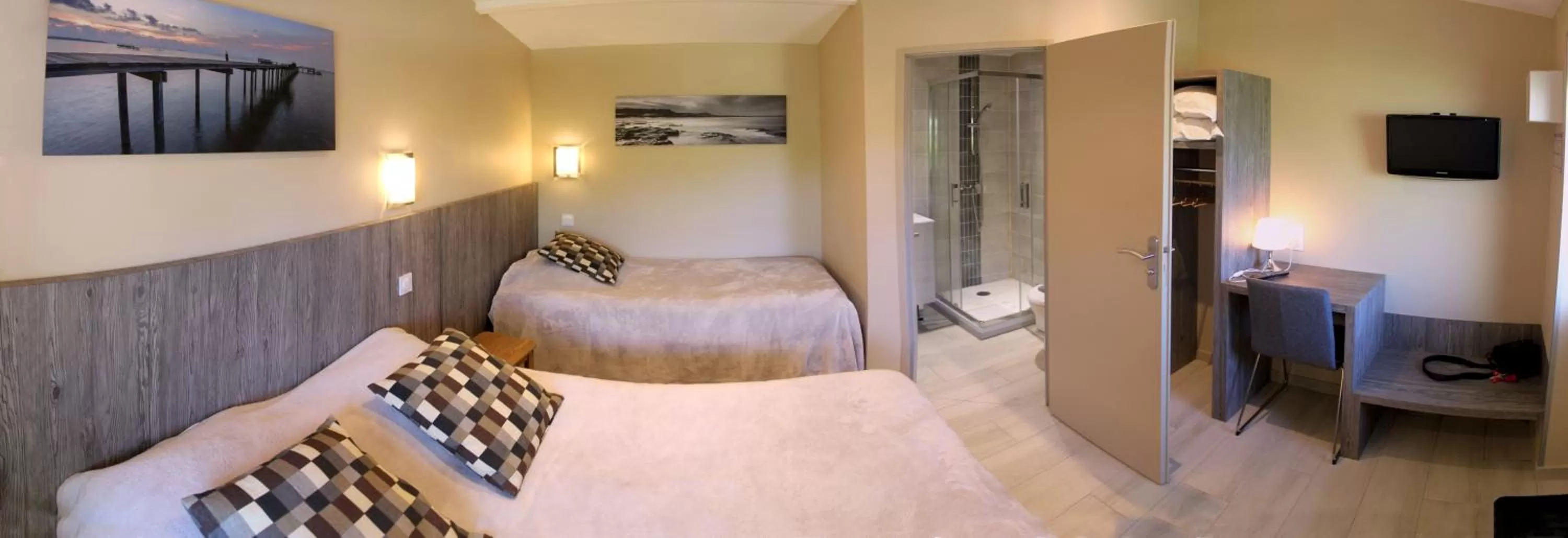 Photo of the whole room, Bed in Hôtel Le Printemps