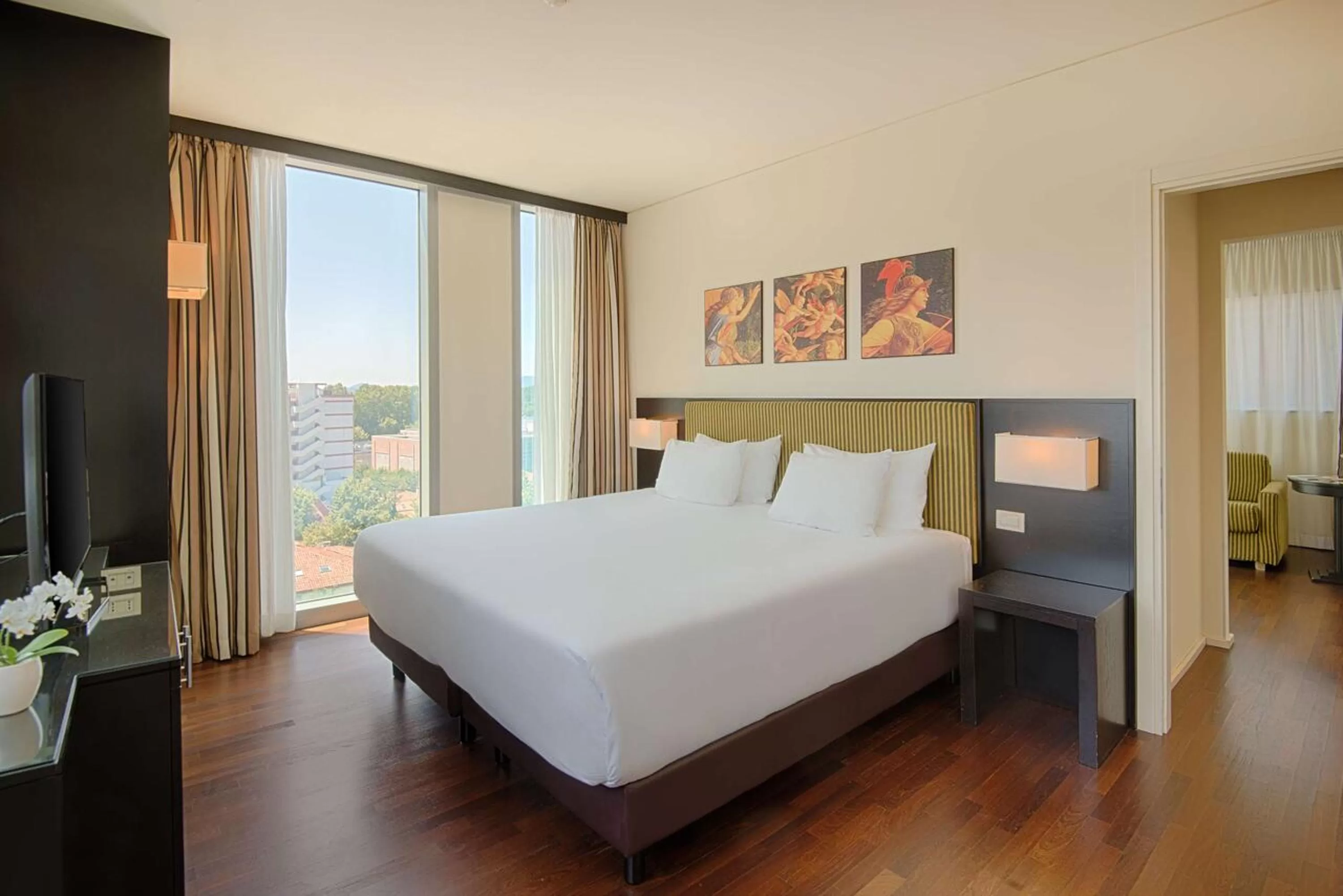 Photo of the whole room, Bed in Savhotel Mantegna Padova