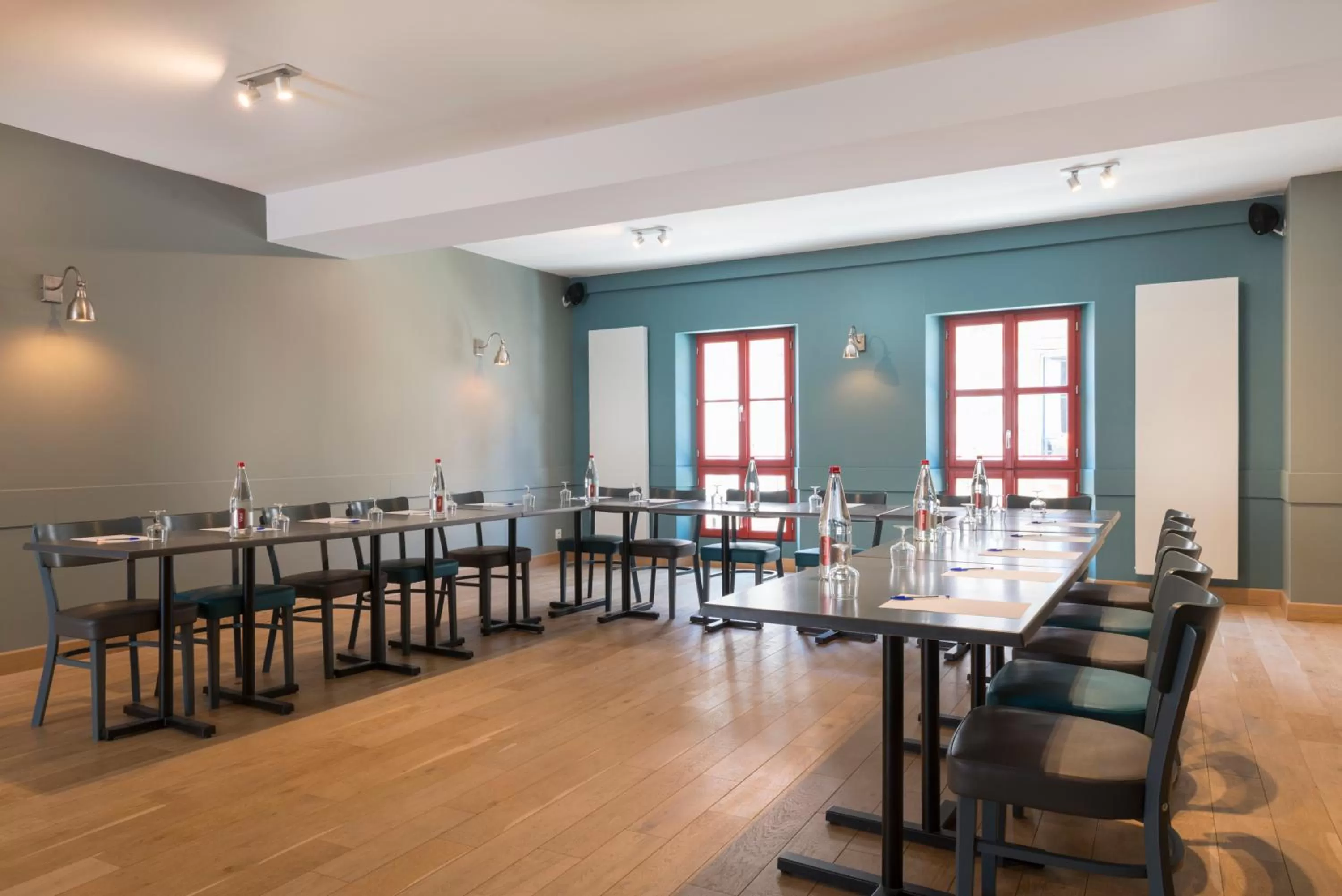 Meeting/conference room in Hôtel Aux Vieux Remparts