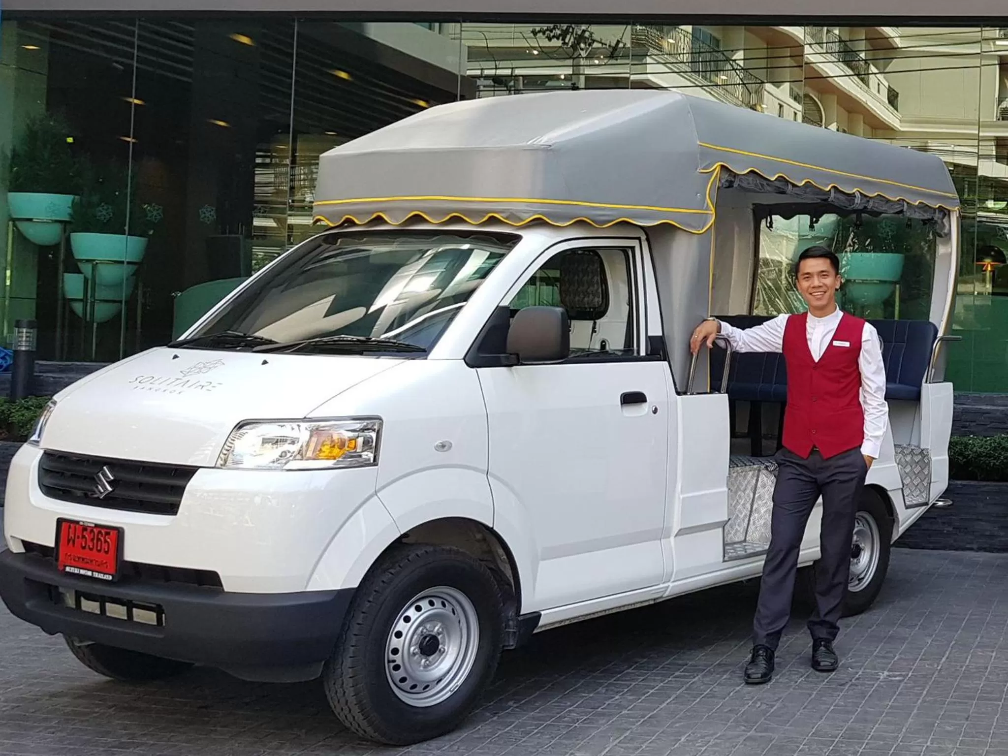 Staff in Solitaire Bangkok Sukhumvit 11