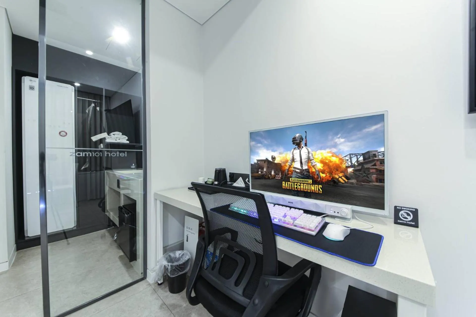 TV and multimedia, Kitchen/Kitchenette in Zam101Hotel