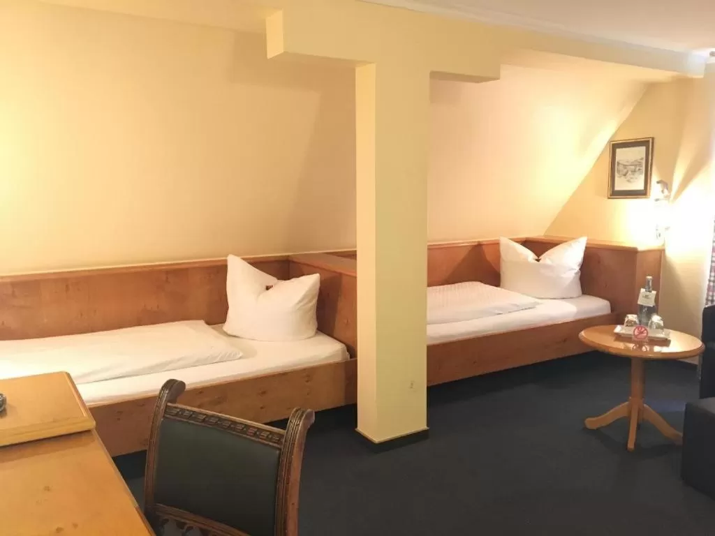 Bedroom, Bed in Stadthotel Waldhorn