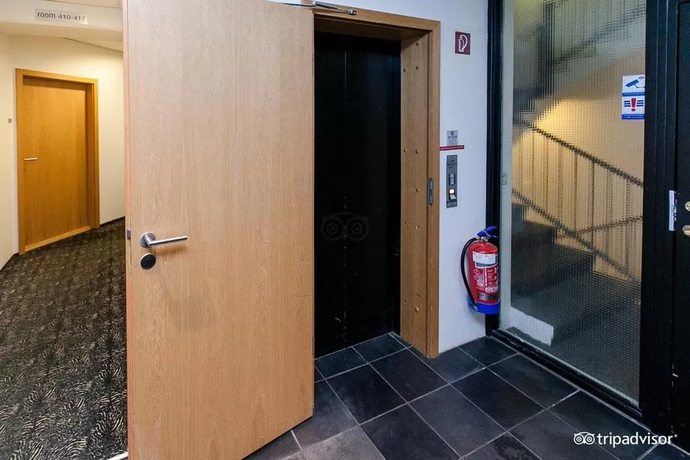 elevator in 101 Guesthouse Hotel