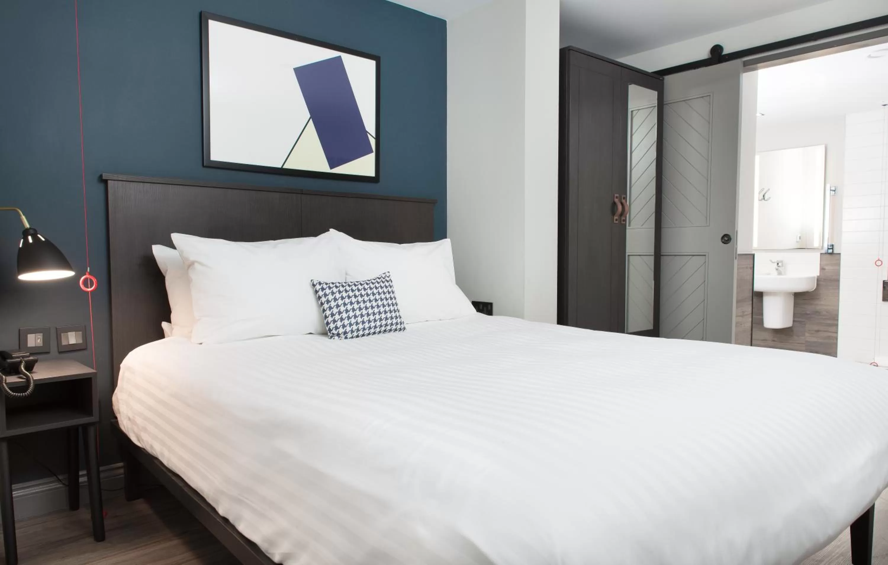 Bedroom, Bed in Residence Inn by Marriott London Tower Bridge