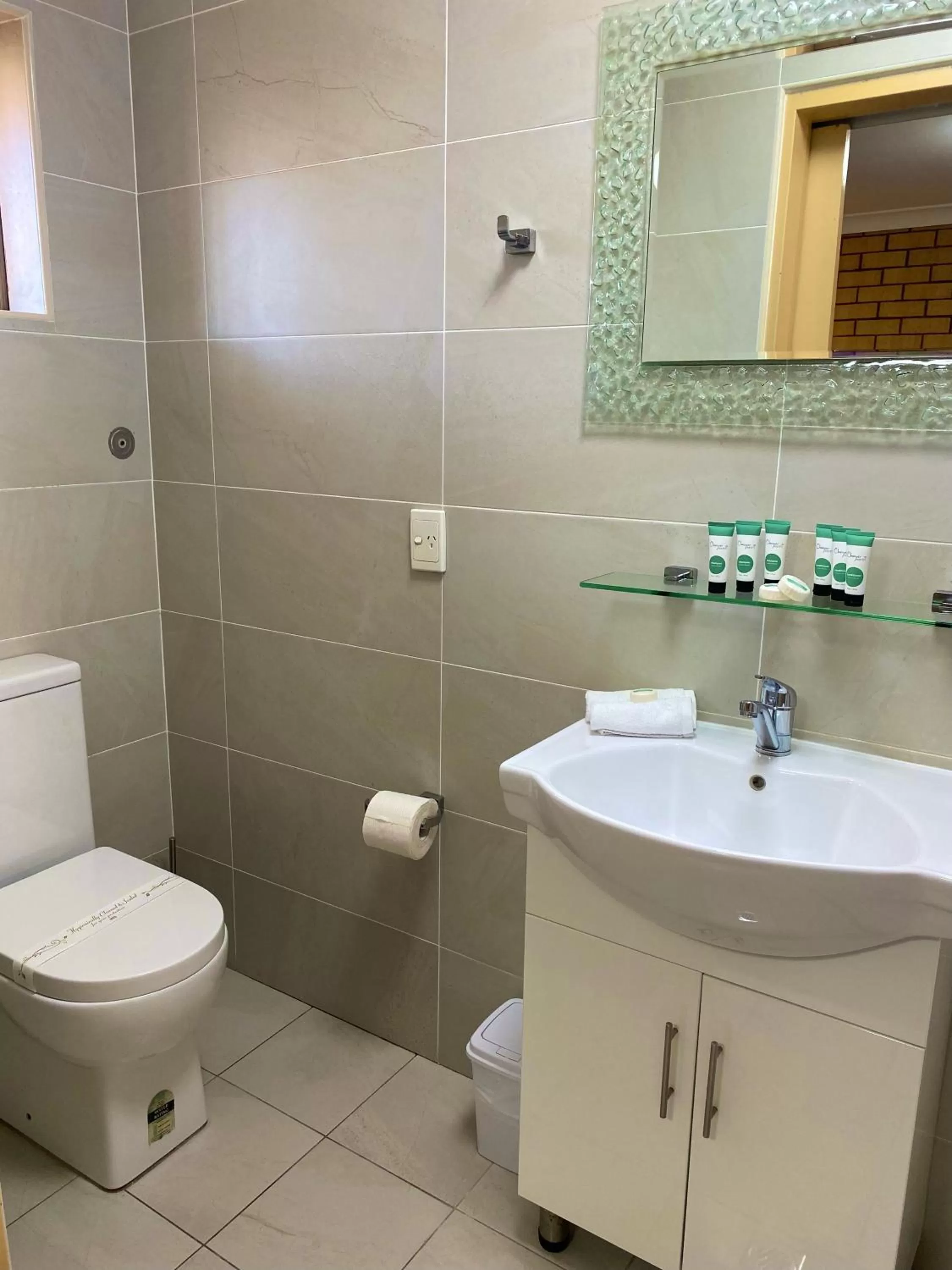 Bathroom in Tallarook Motor Inn