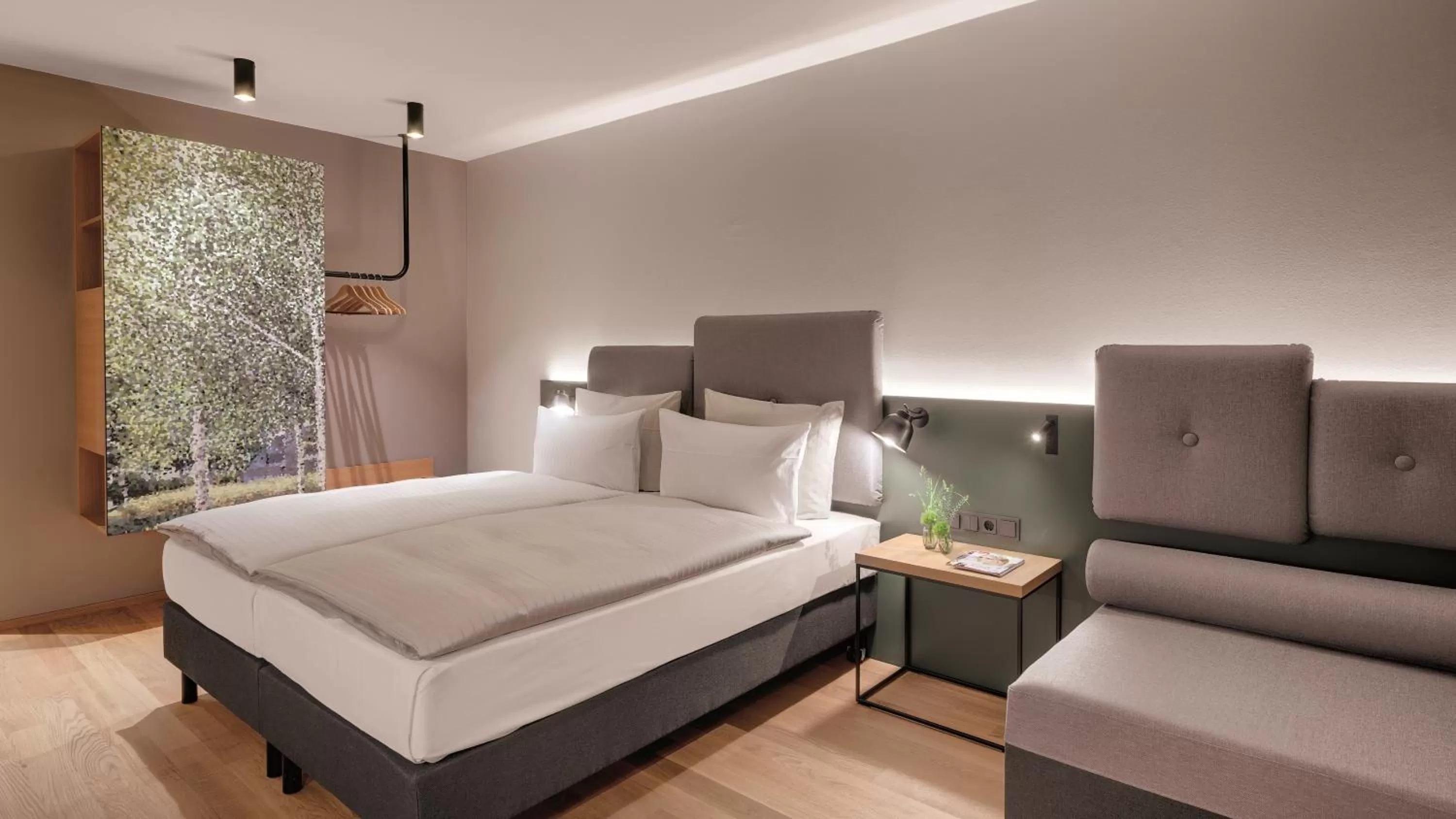 Photo of the whole room, Bed in Hotel the YARD Berlin