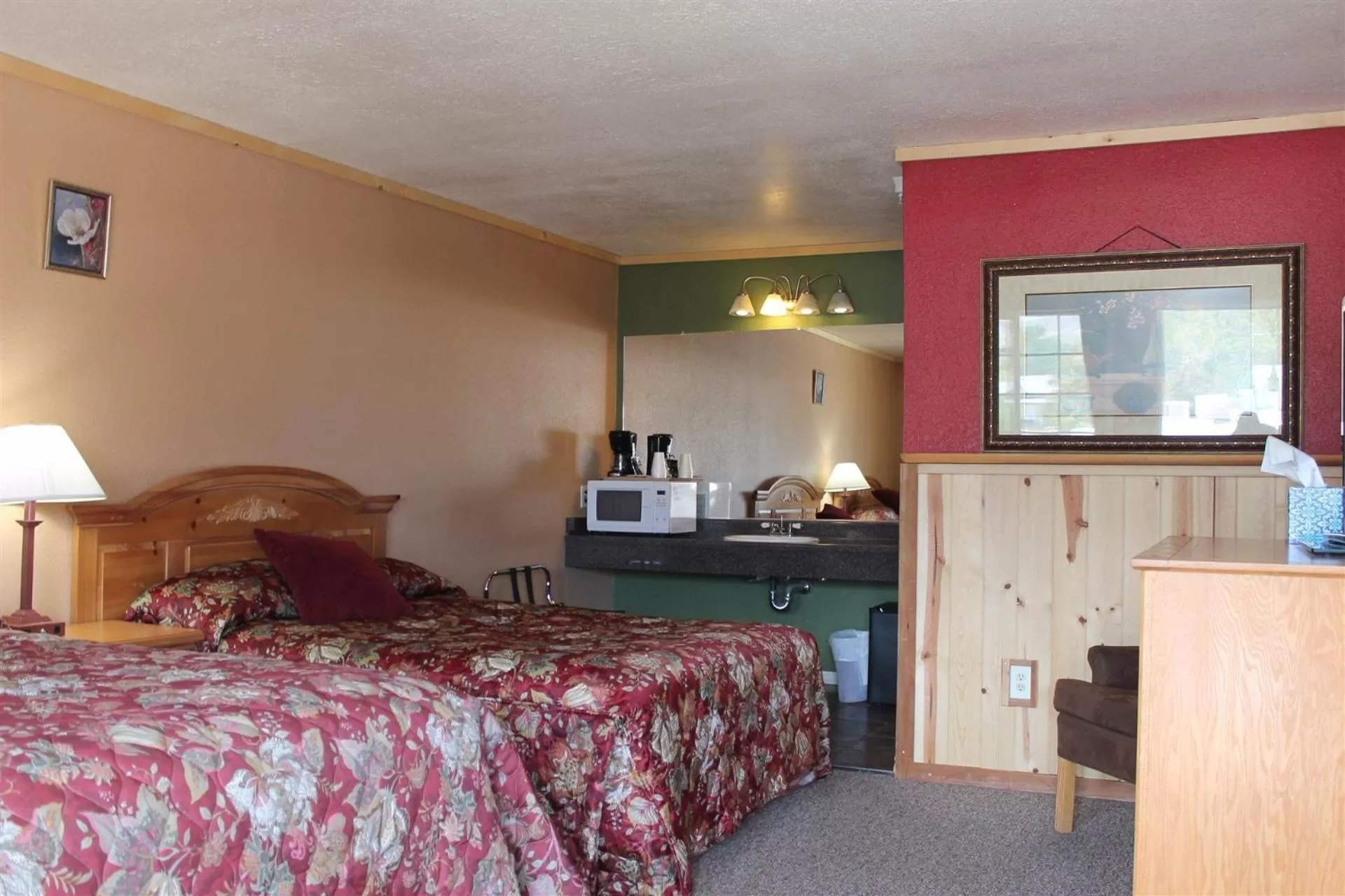 Photo of the whole room, Bed in Whitney Portal Hotel And Hostel