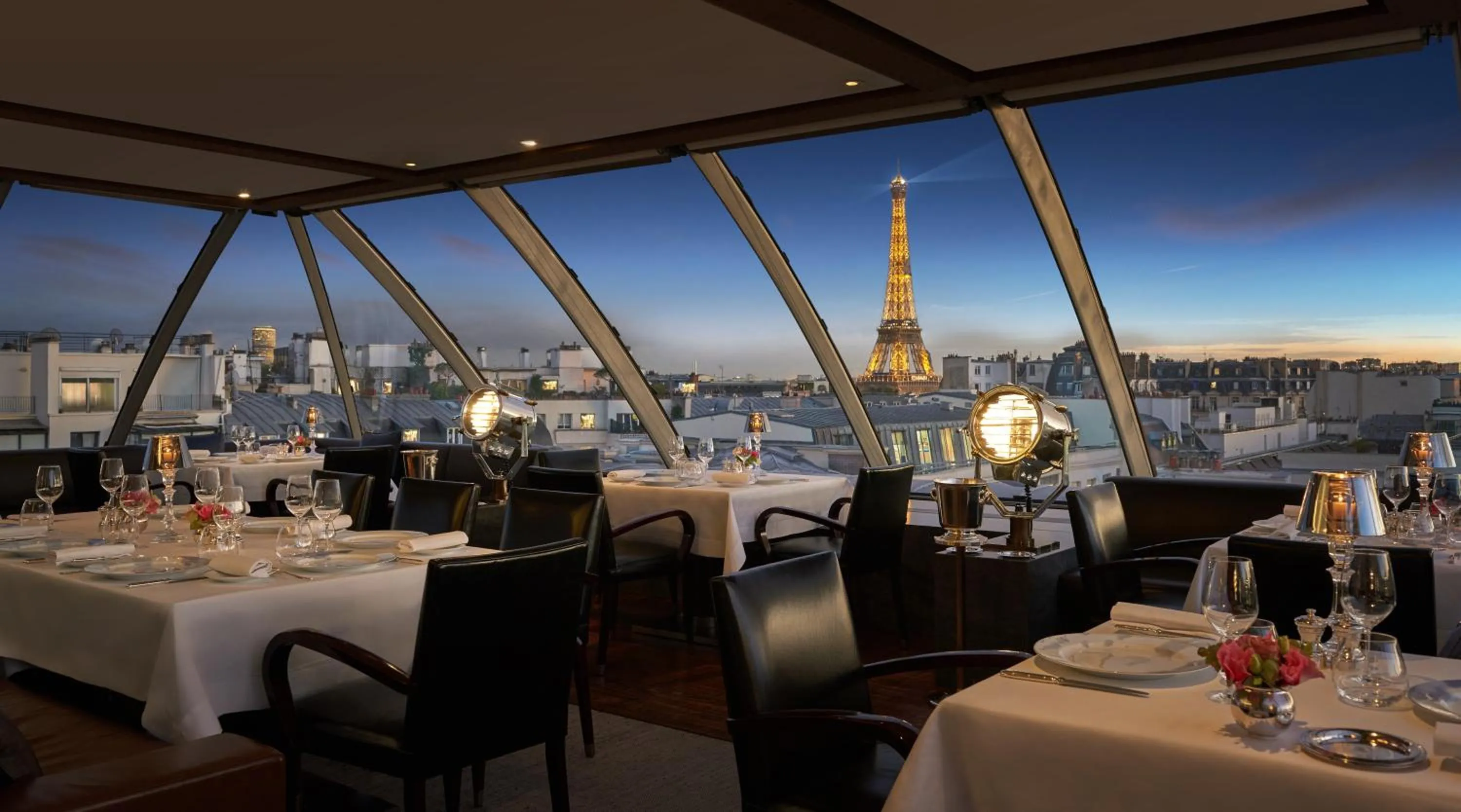 Restaurant/places to eat in The Peninsula Paris
