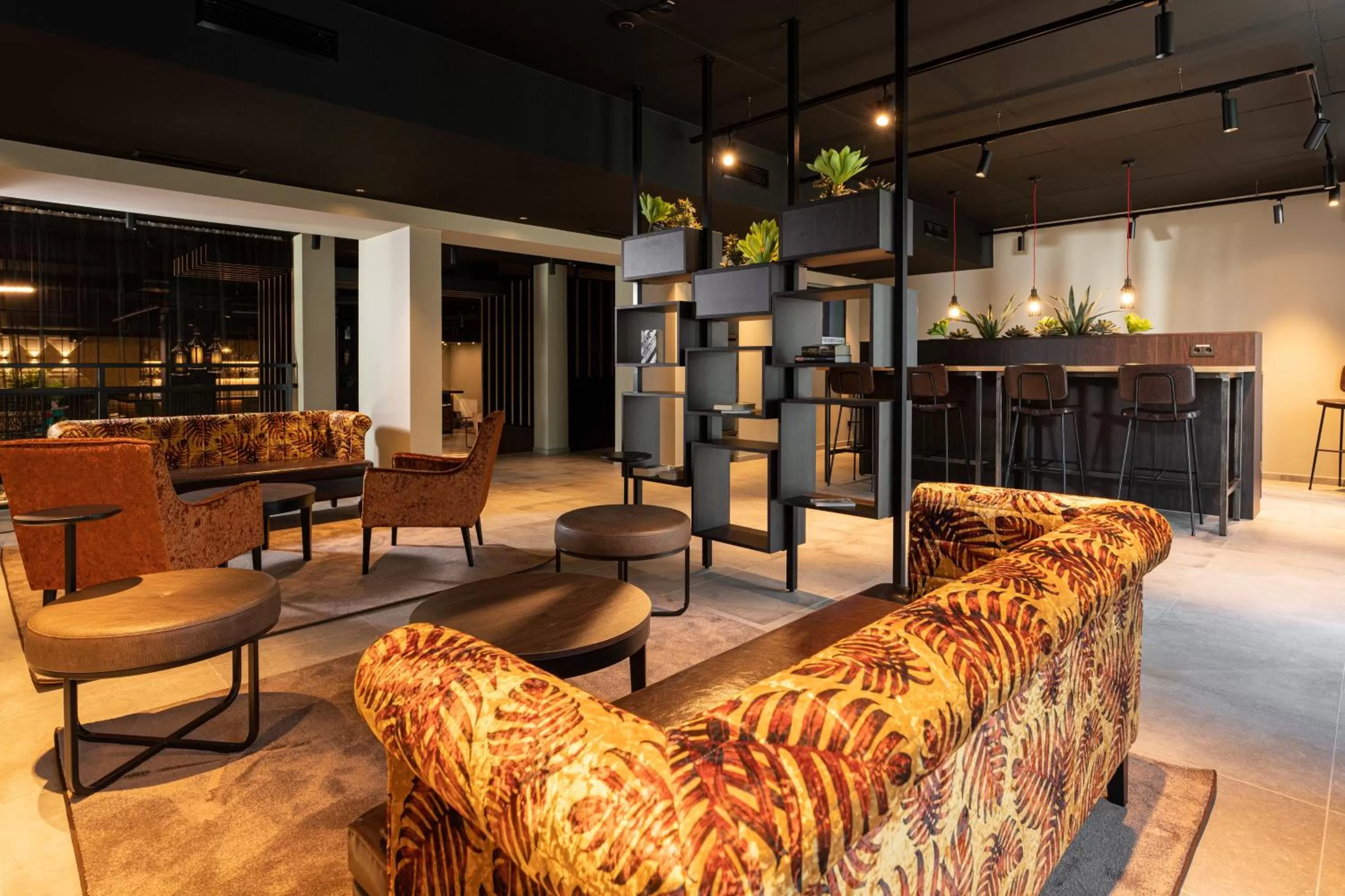 Property building in FreshSuites & Bar