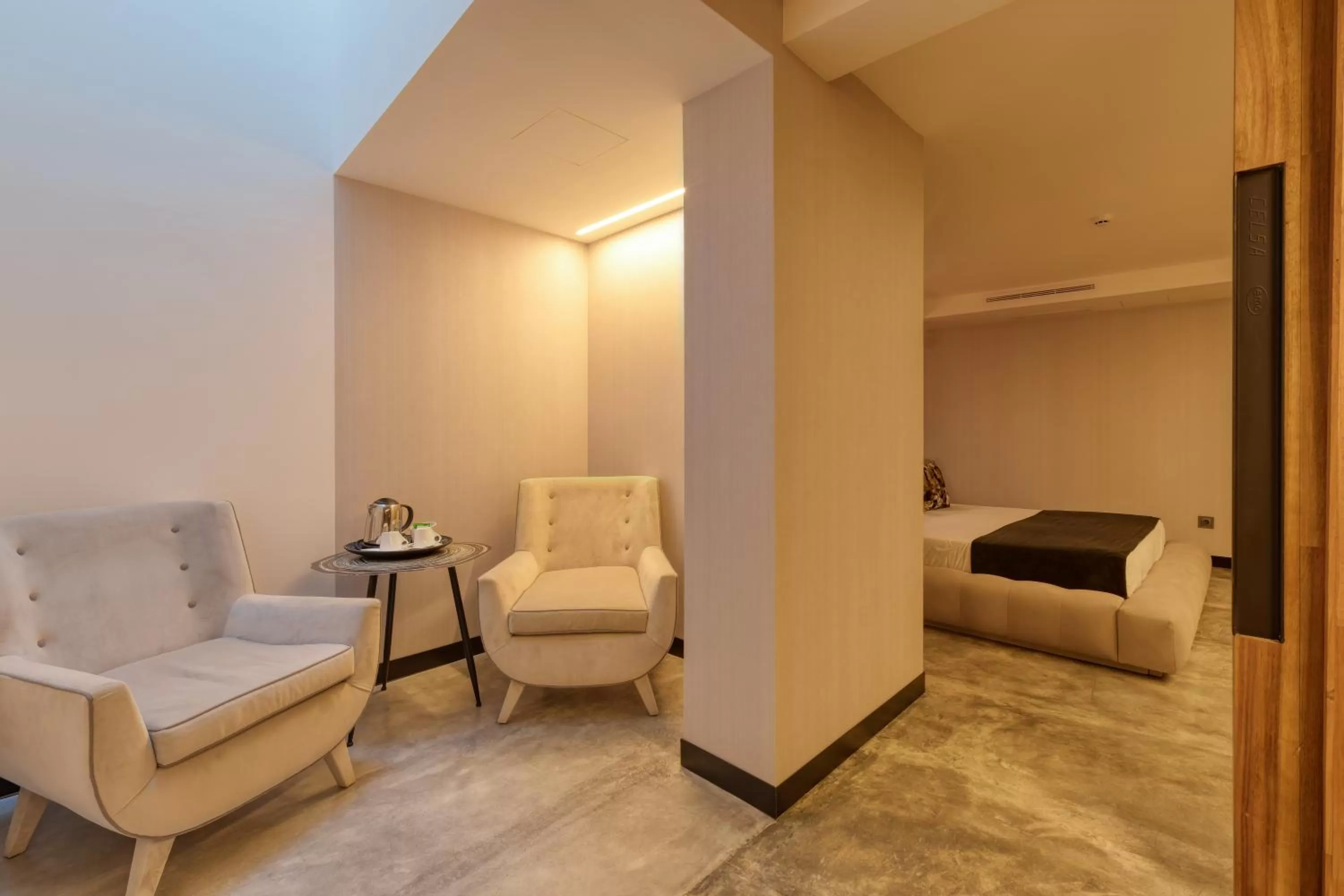 Coffee/tea facilities, Bed in Well Hotel & Spa