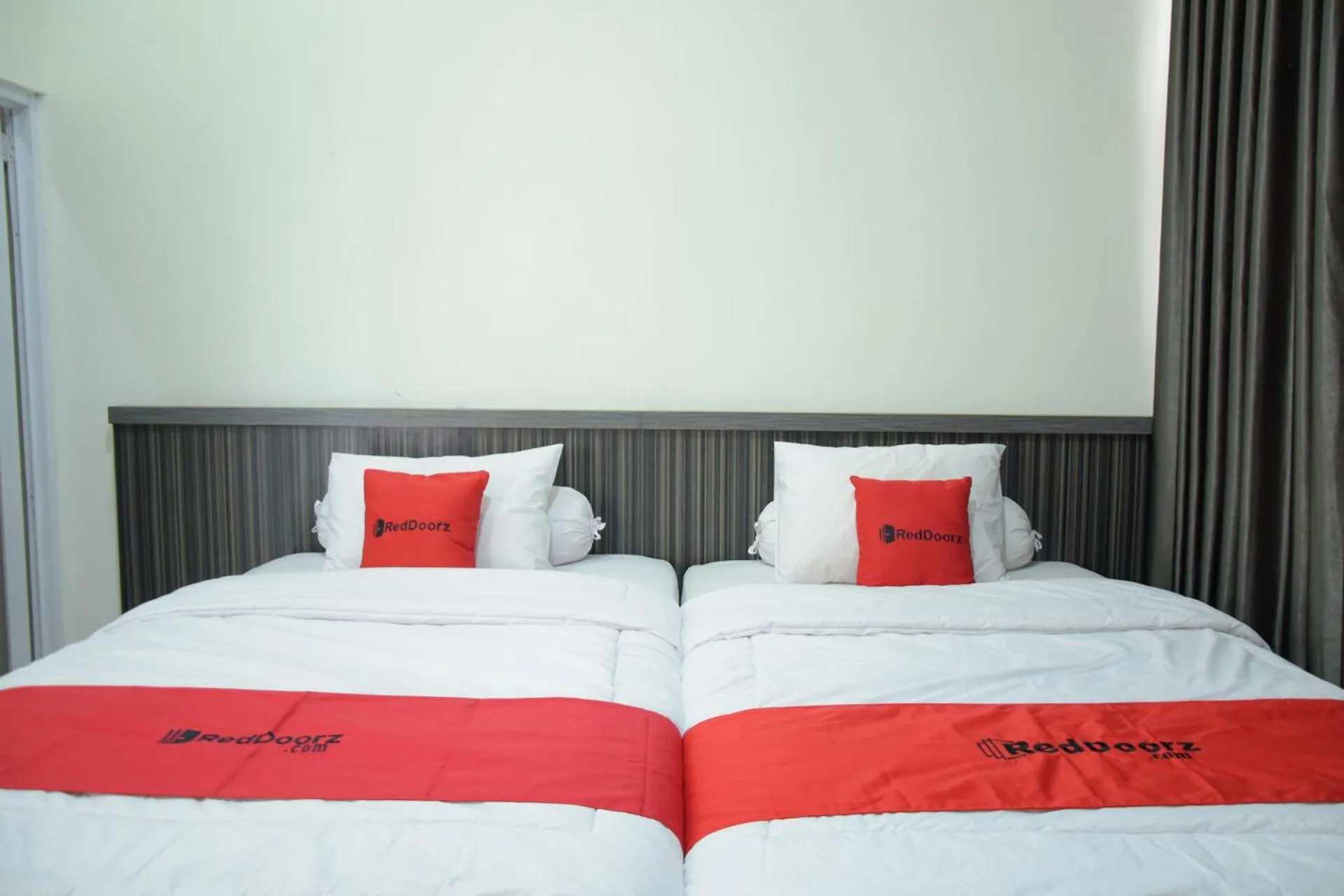 Bedroom, Bed in RedDoorz near GOR Satria Purwokerto