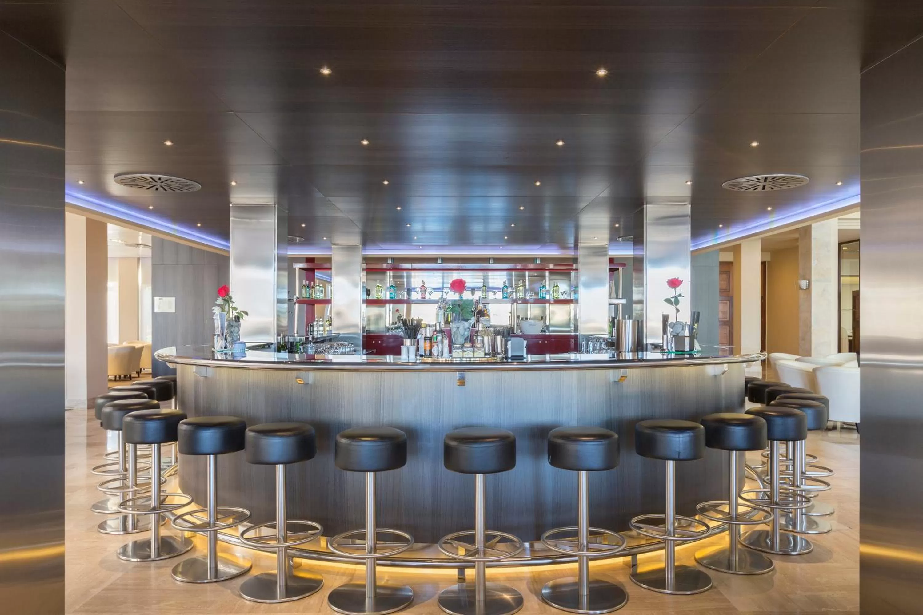 Lounge or bar in Hipotels Playa La Barrosa - Adults Only