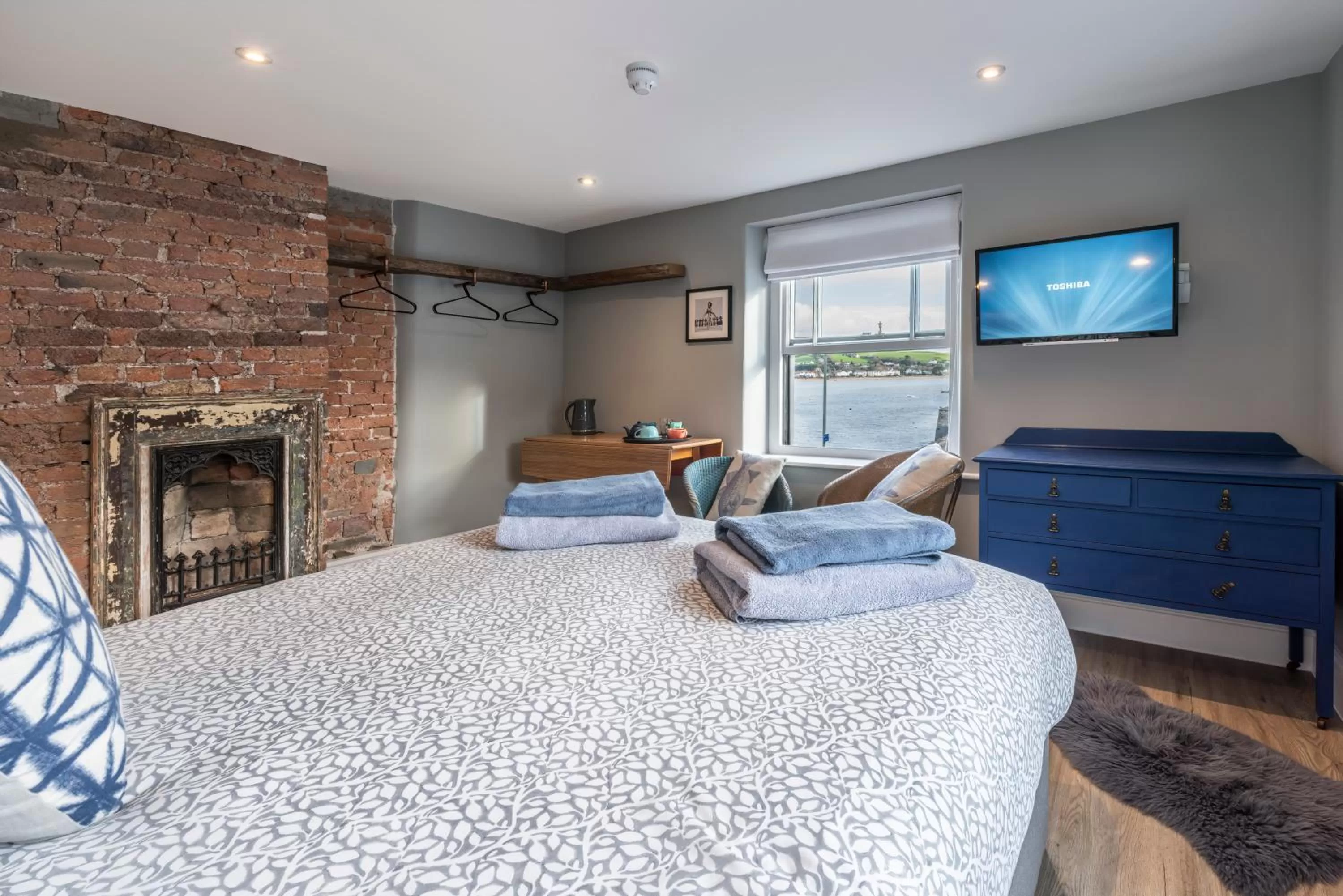 Bedroom, Bed in The Royal George