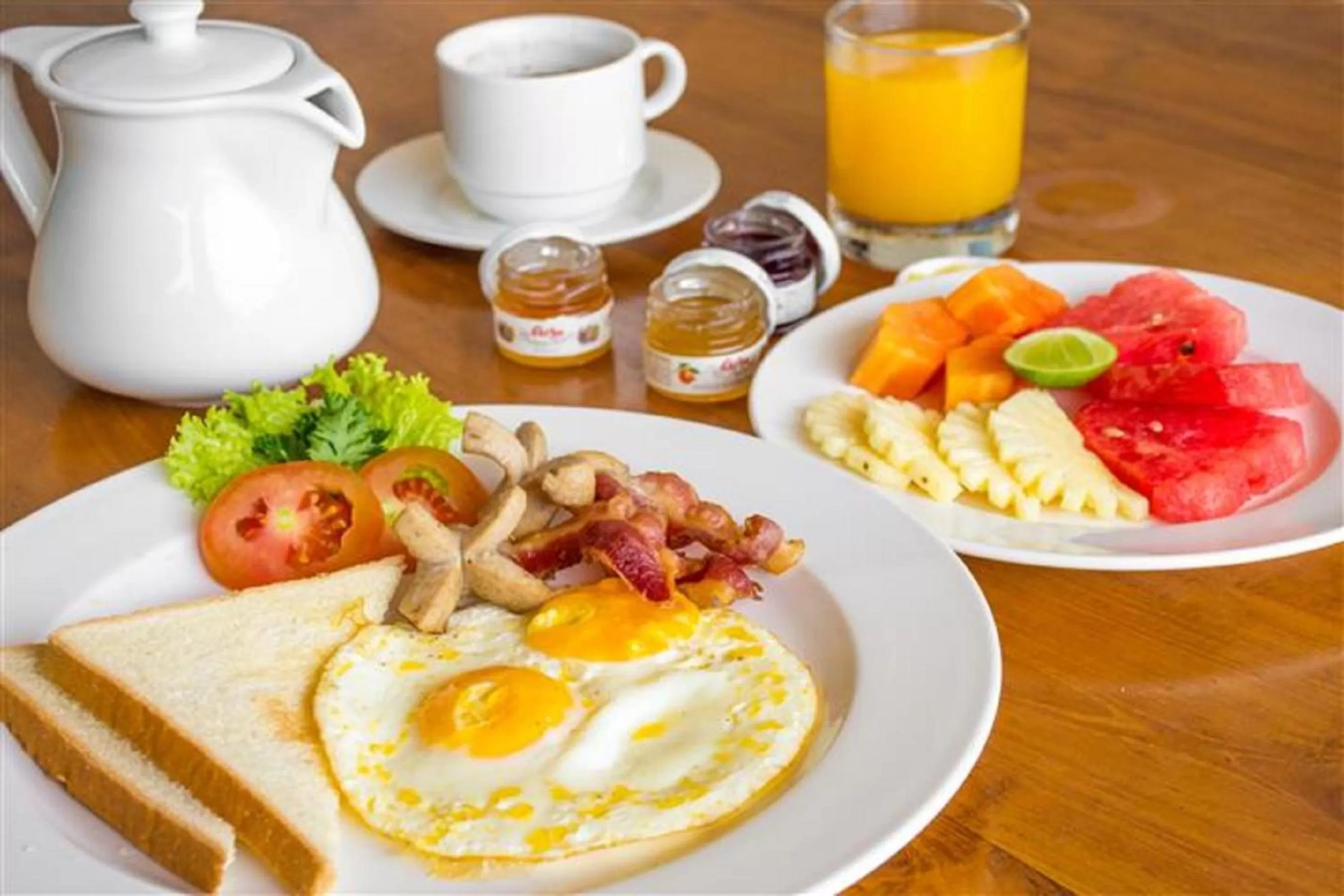 Continental breakfast in Hotel Gulshan Lake View