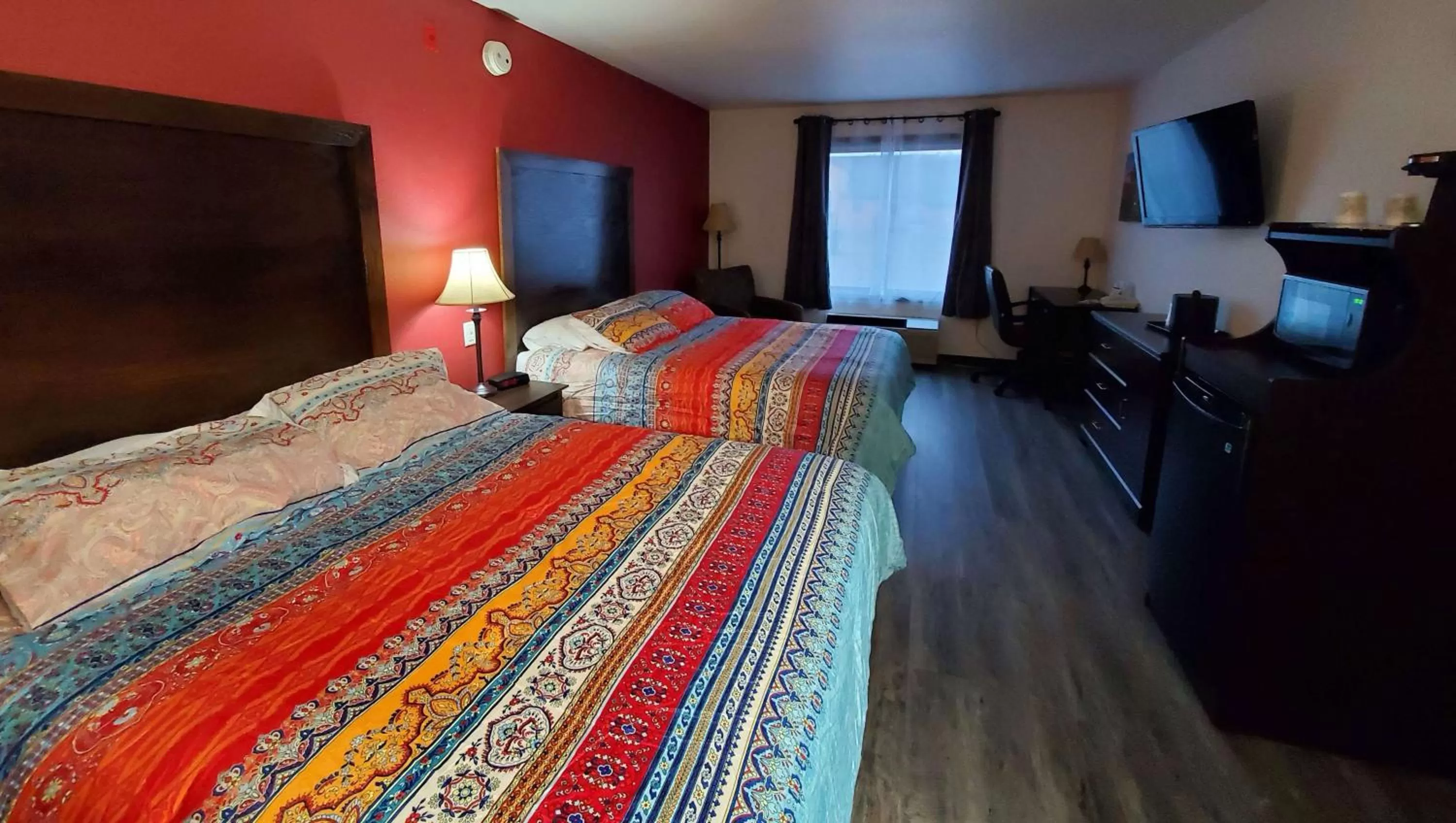 Photo of the whole room, Bed in Jasper Ridge Inn Ishpeming
