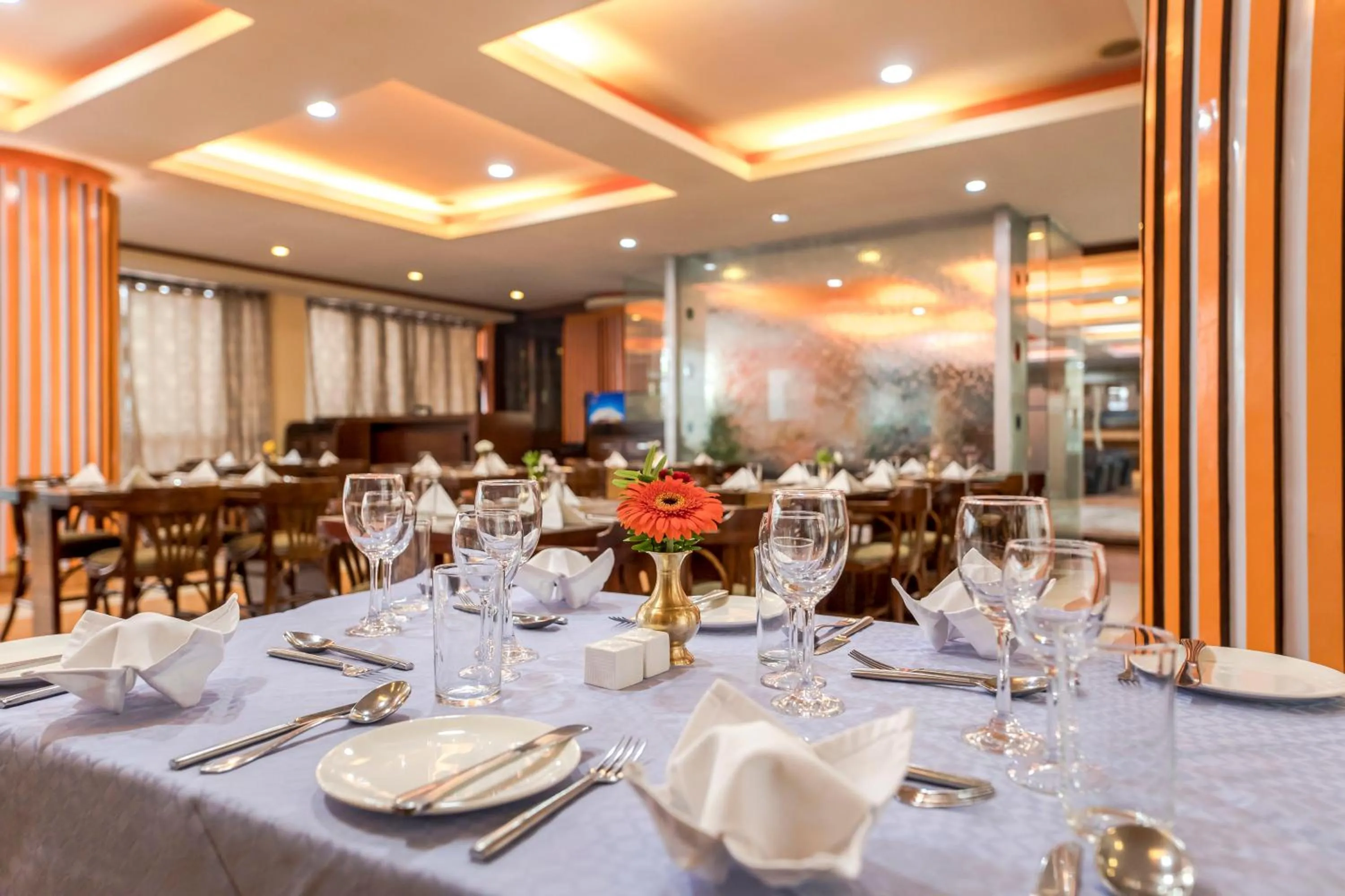 Restaurant/Places to Eat in Airport Hotel