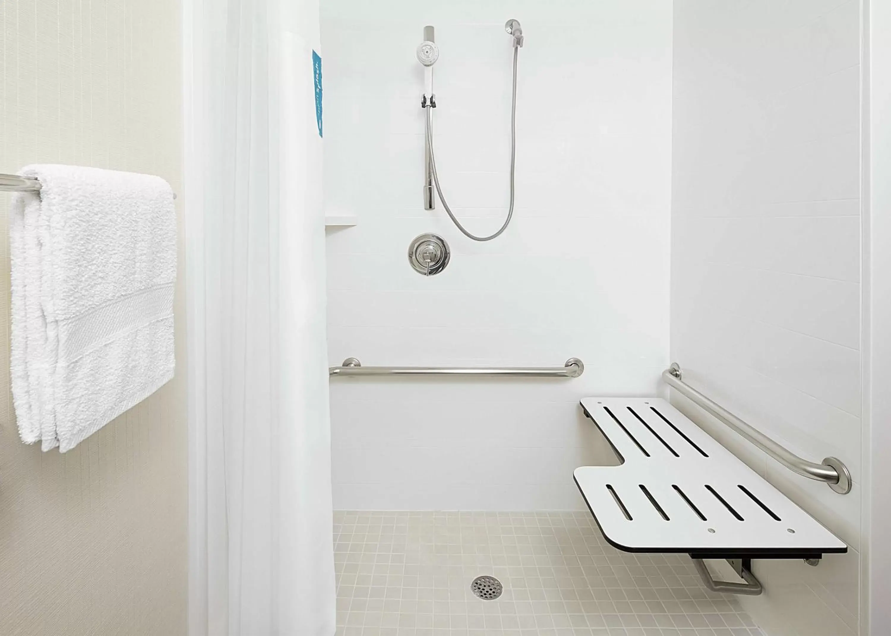 King Room with Roll-in Shower - Disability Access/Non-Smoking in Hampton Inn Dallas Irving Las Colinas King Room with Roll-in Shower - Disability Access/Non-Smoking in Hampton Inn Dallas Irving Las Colinas