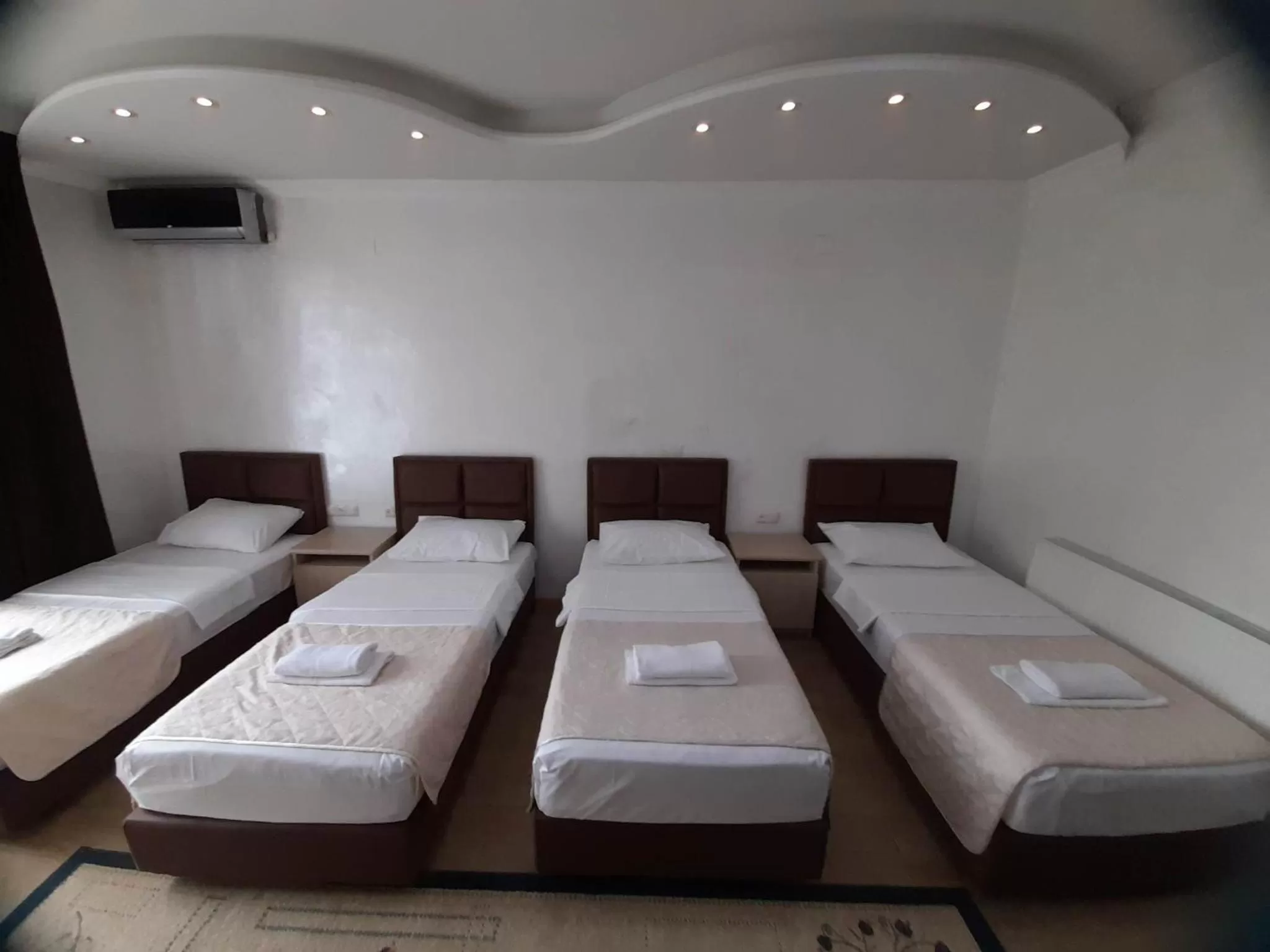 Property building, Bed in Hotel Royal Palace