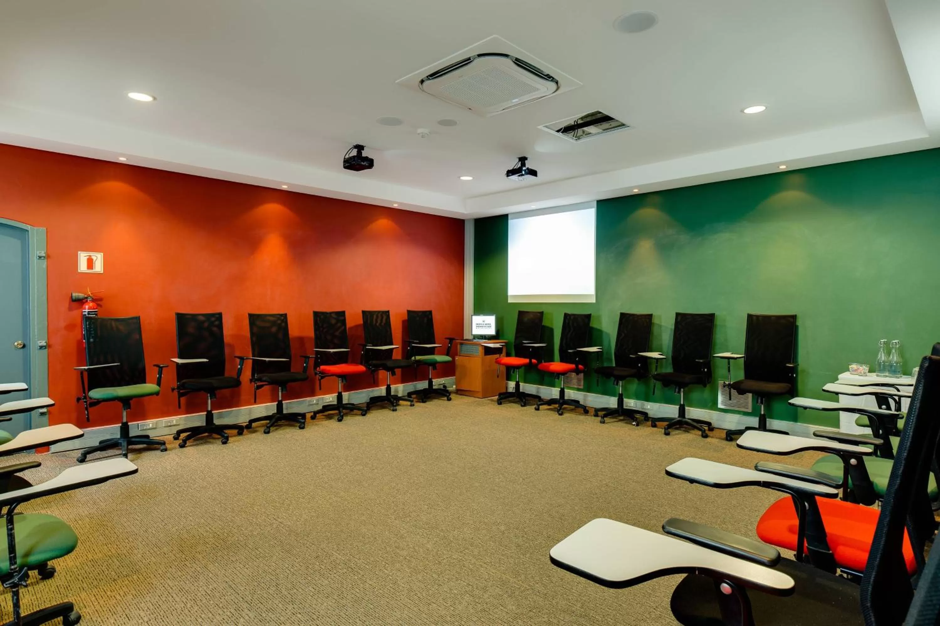 Meeting/conference room in Protea Hotel by Marriott Cape Town Waterfront Breakwater Lodge