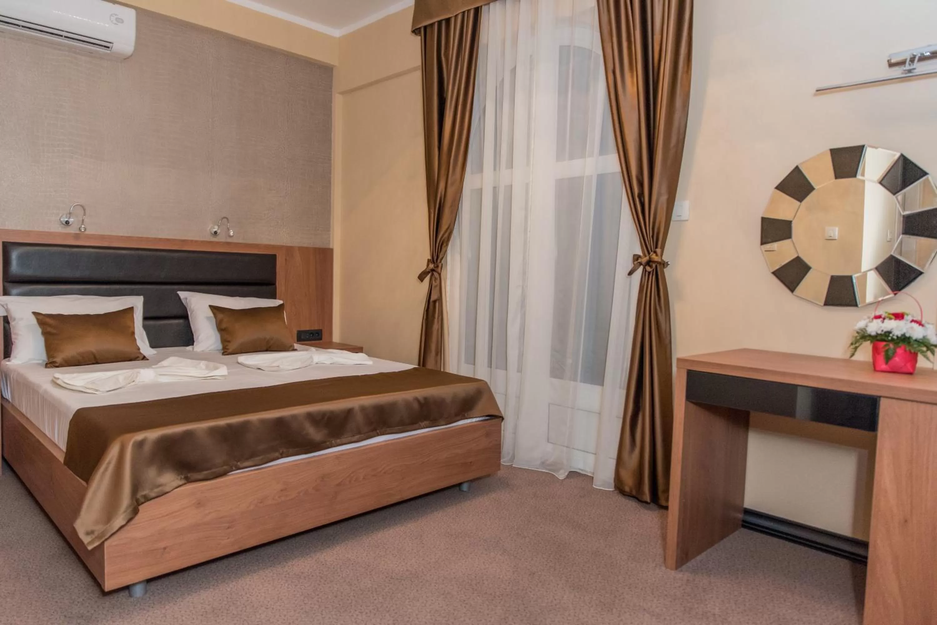 Bedroom, Bed in Hotel Crnogorska Kuća