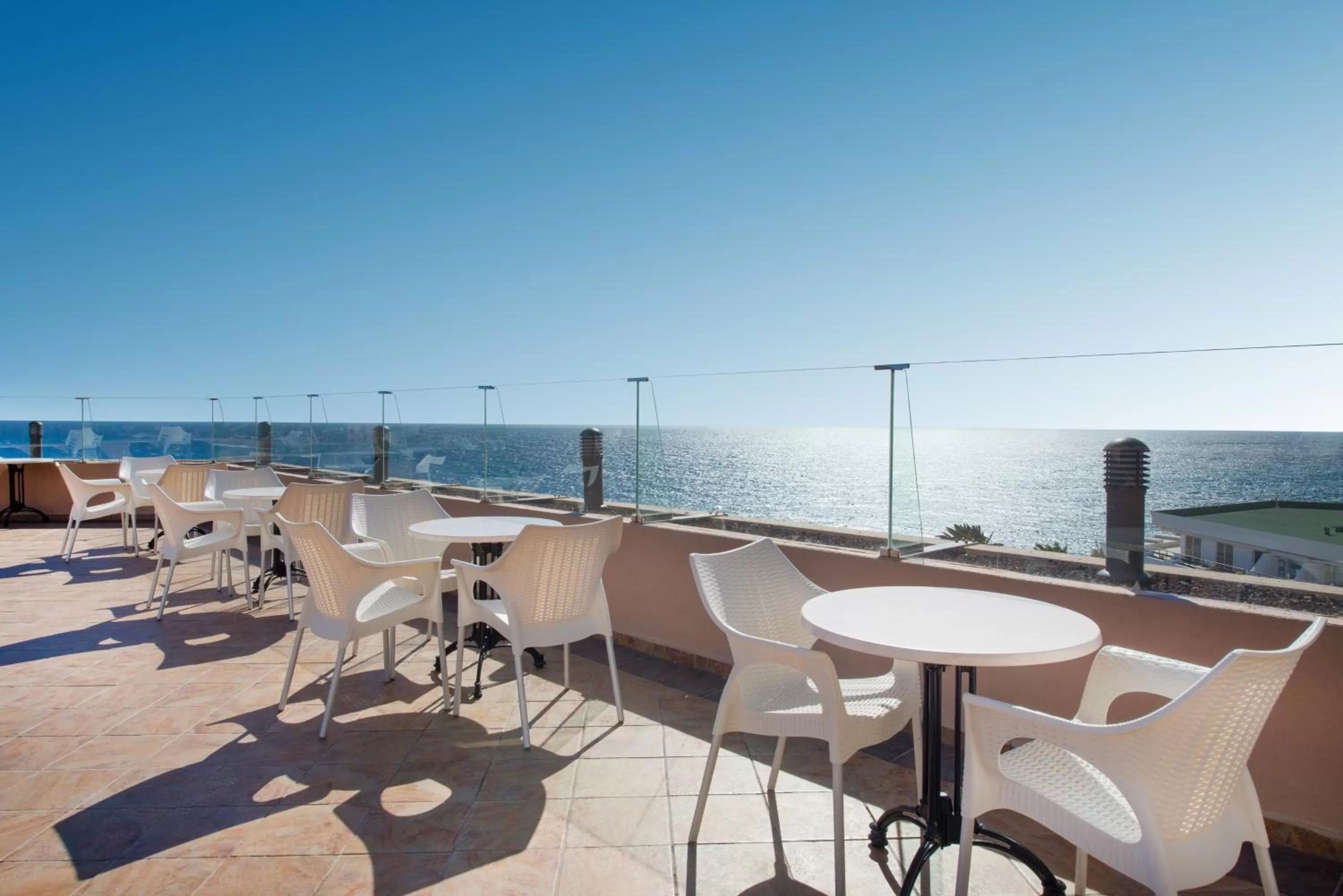 Lounge or bar in Iberostar Waves Bouganville Playa