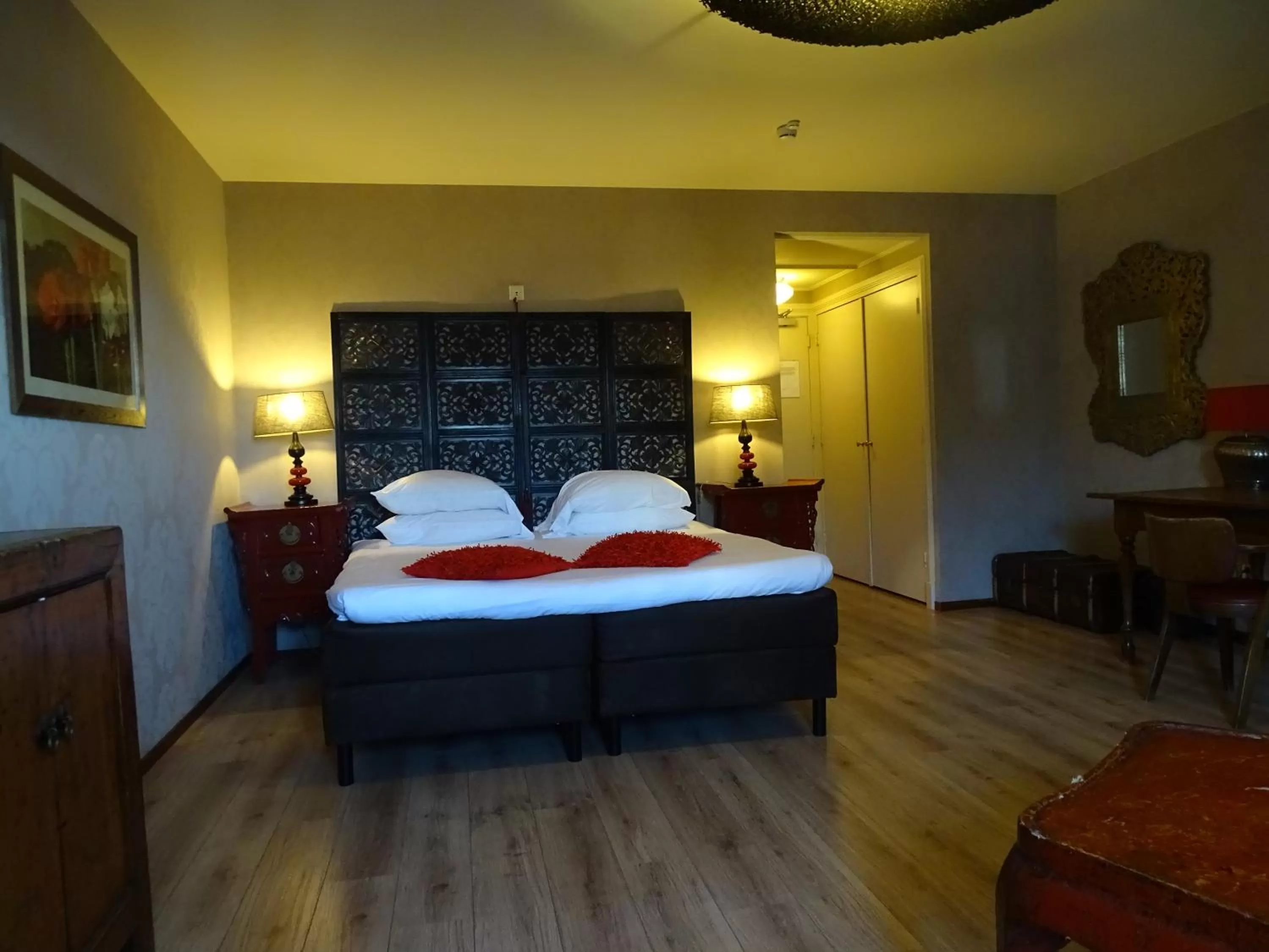 Bedroom, Bed in Augusta Hotel