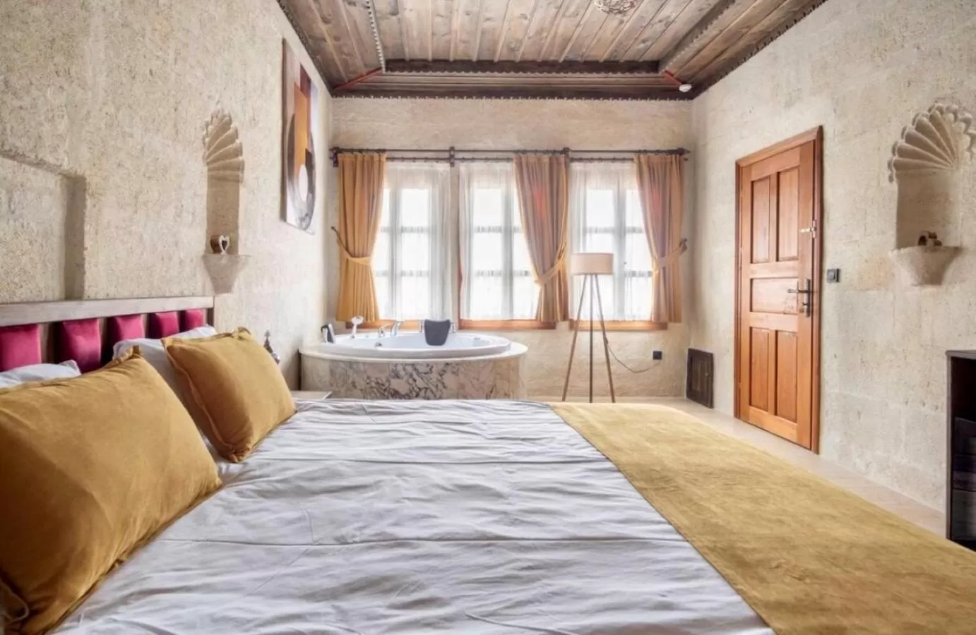 Bed in Uzay Cave Suite Hotel