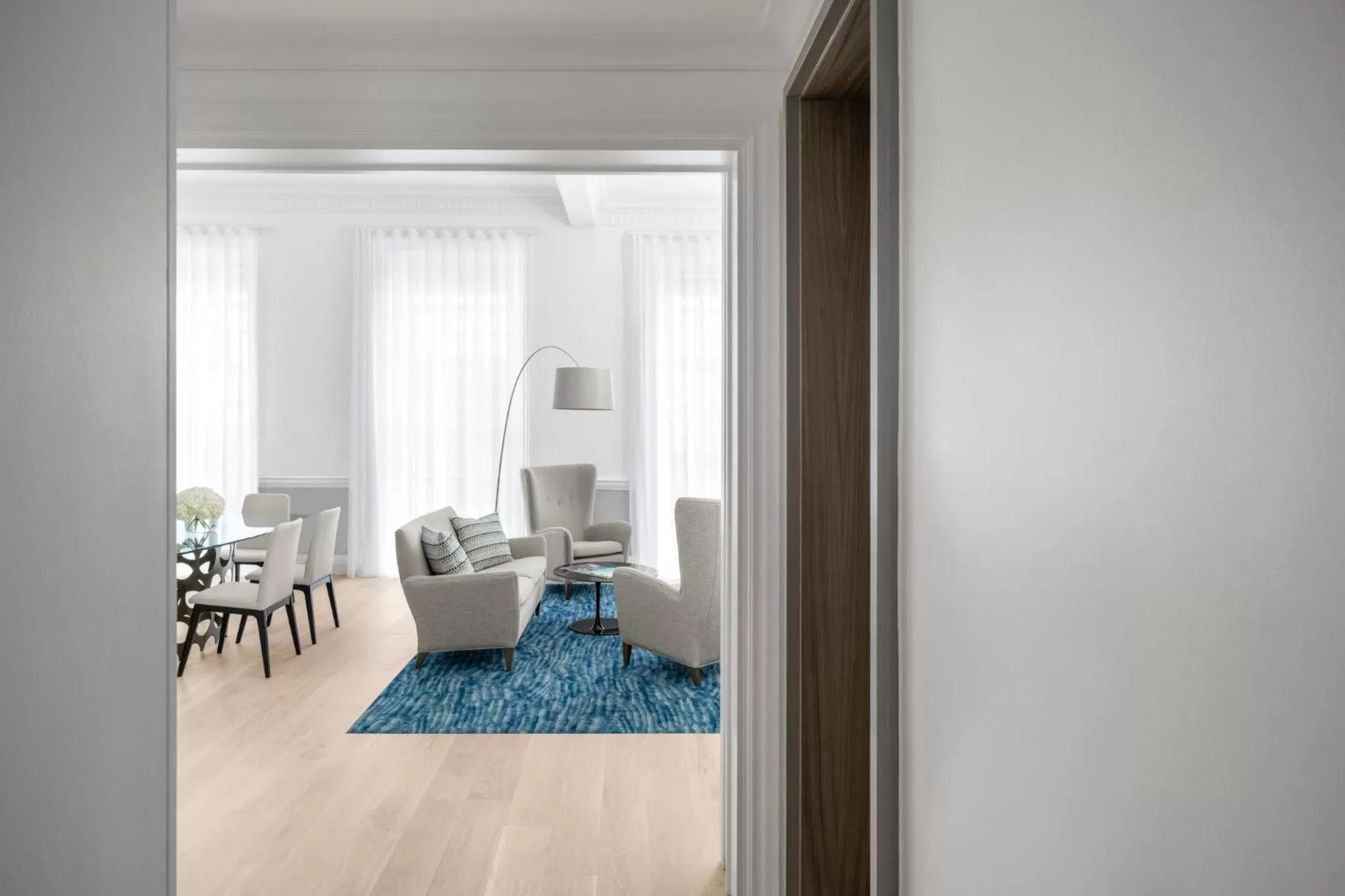 Photo of the whole room in COMO Metropolitan London