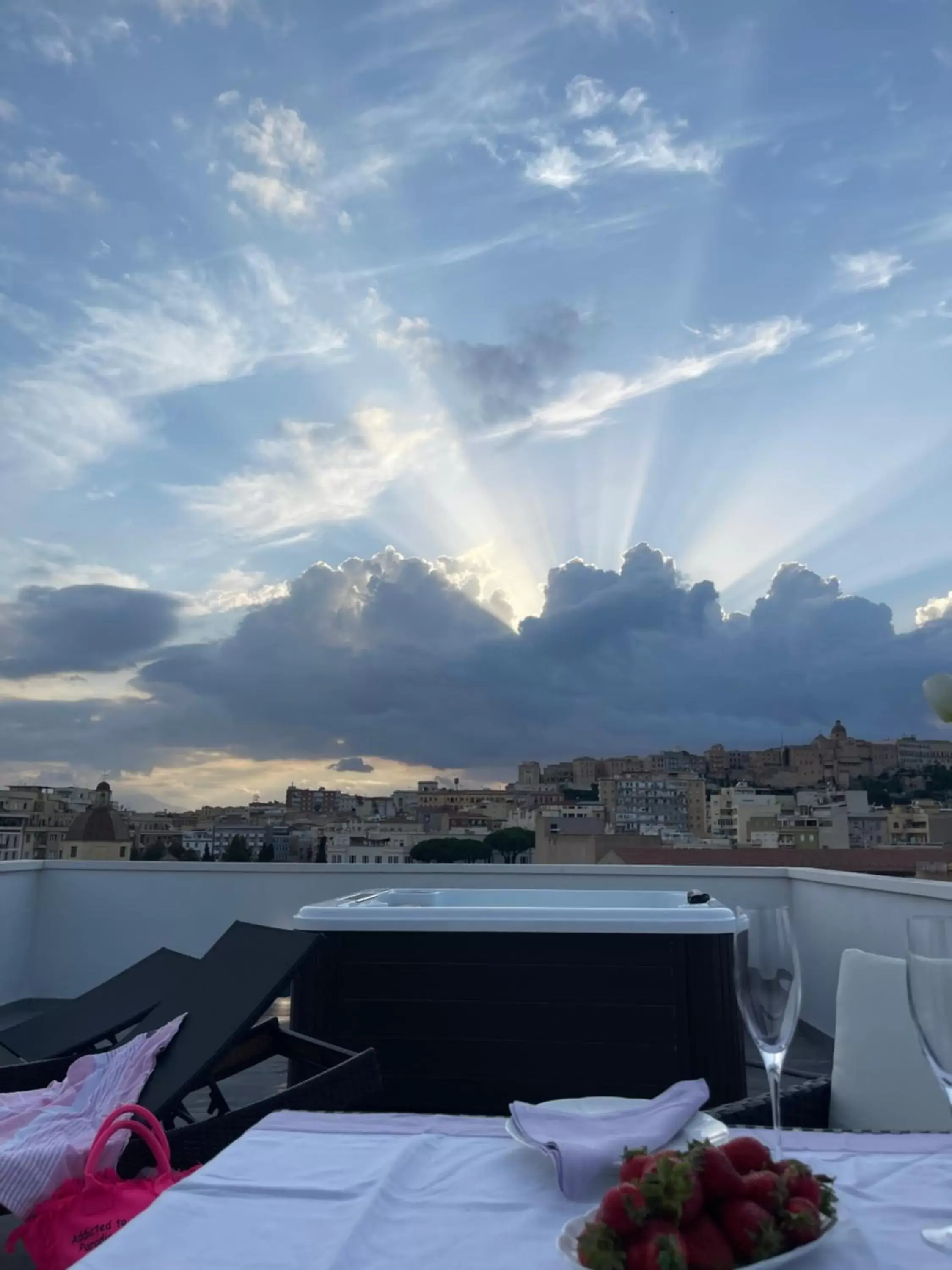 Queen Room with Spa Bath in 18 Dante Luxury Suites Queen Room with Spa Bath in 18 Dante Luxury Suites