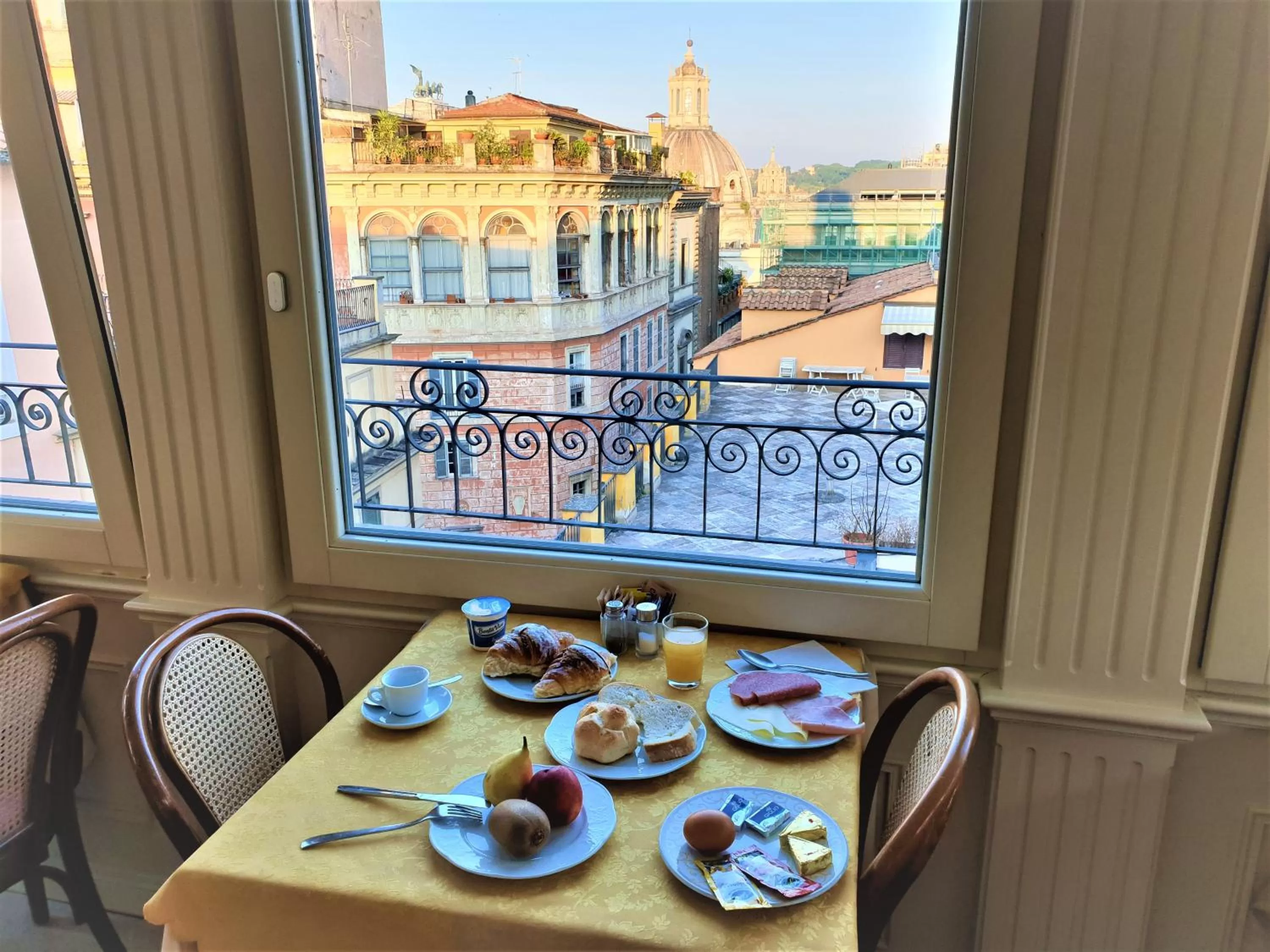 Breakfast in Hotel Bolivar