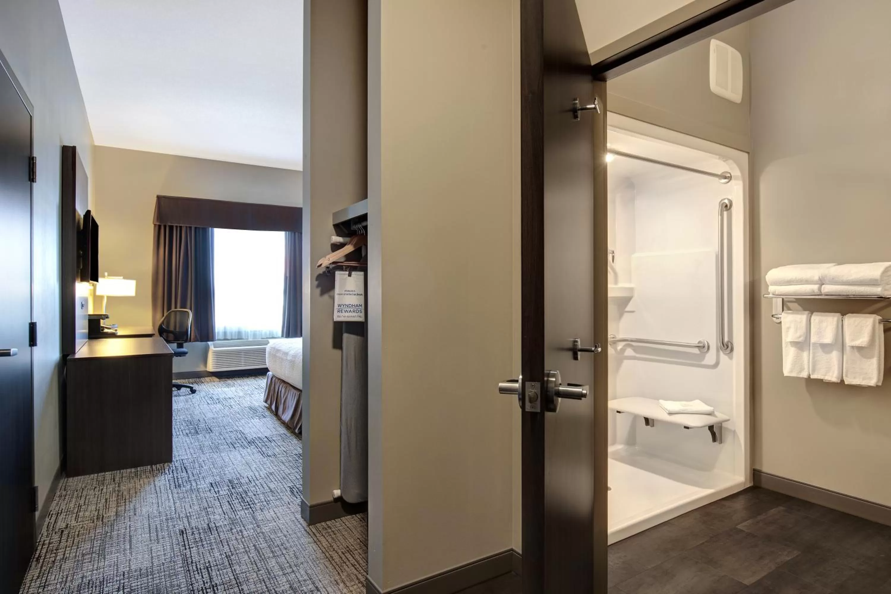 Bathroom, Bed in Days Inn & Suites by Wyndham Warman