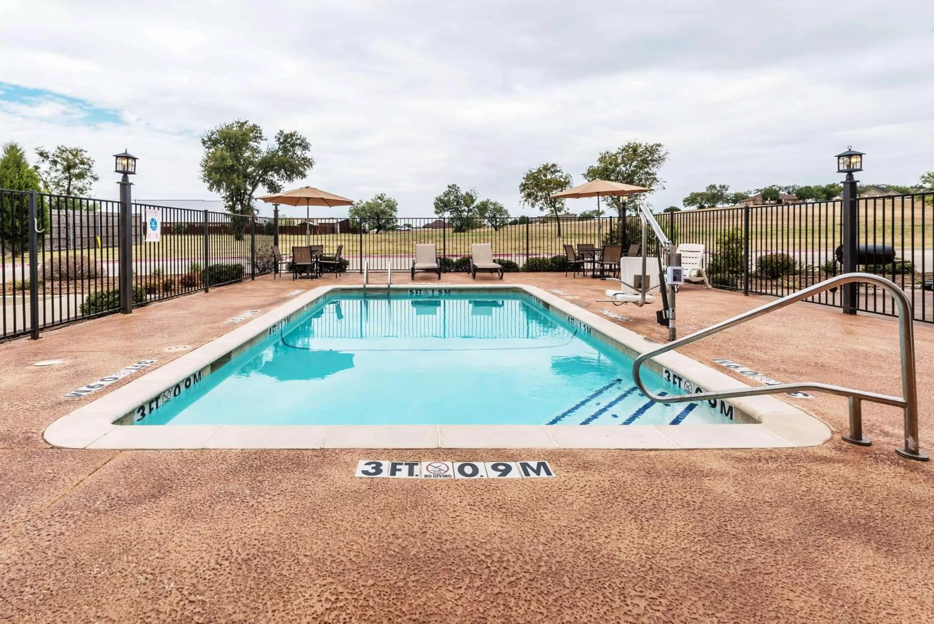 Pool view in Days Inn & Suites by Wyndham Mineral Wells
