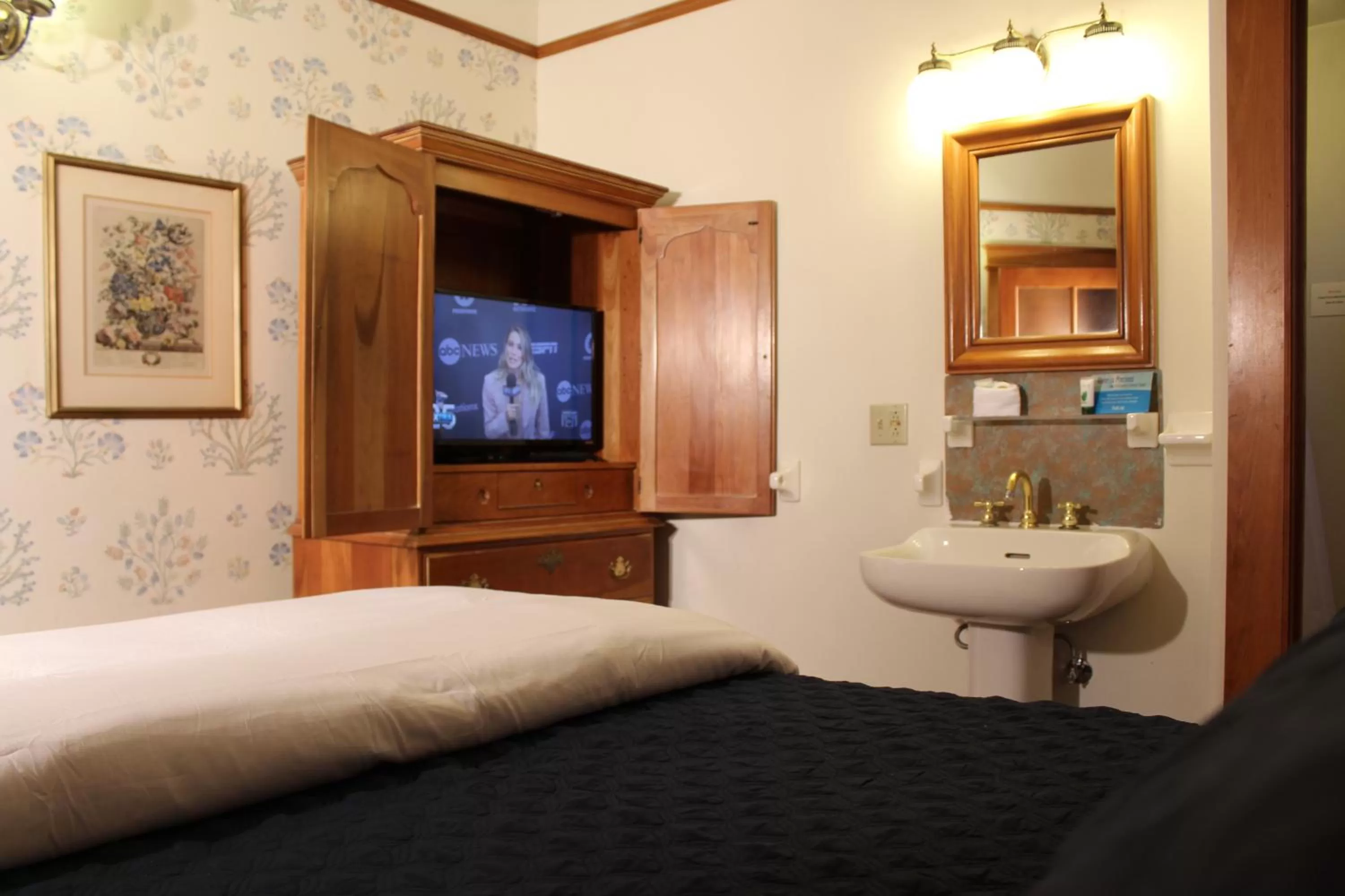 Bed in Pacific Grove Inn