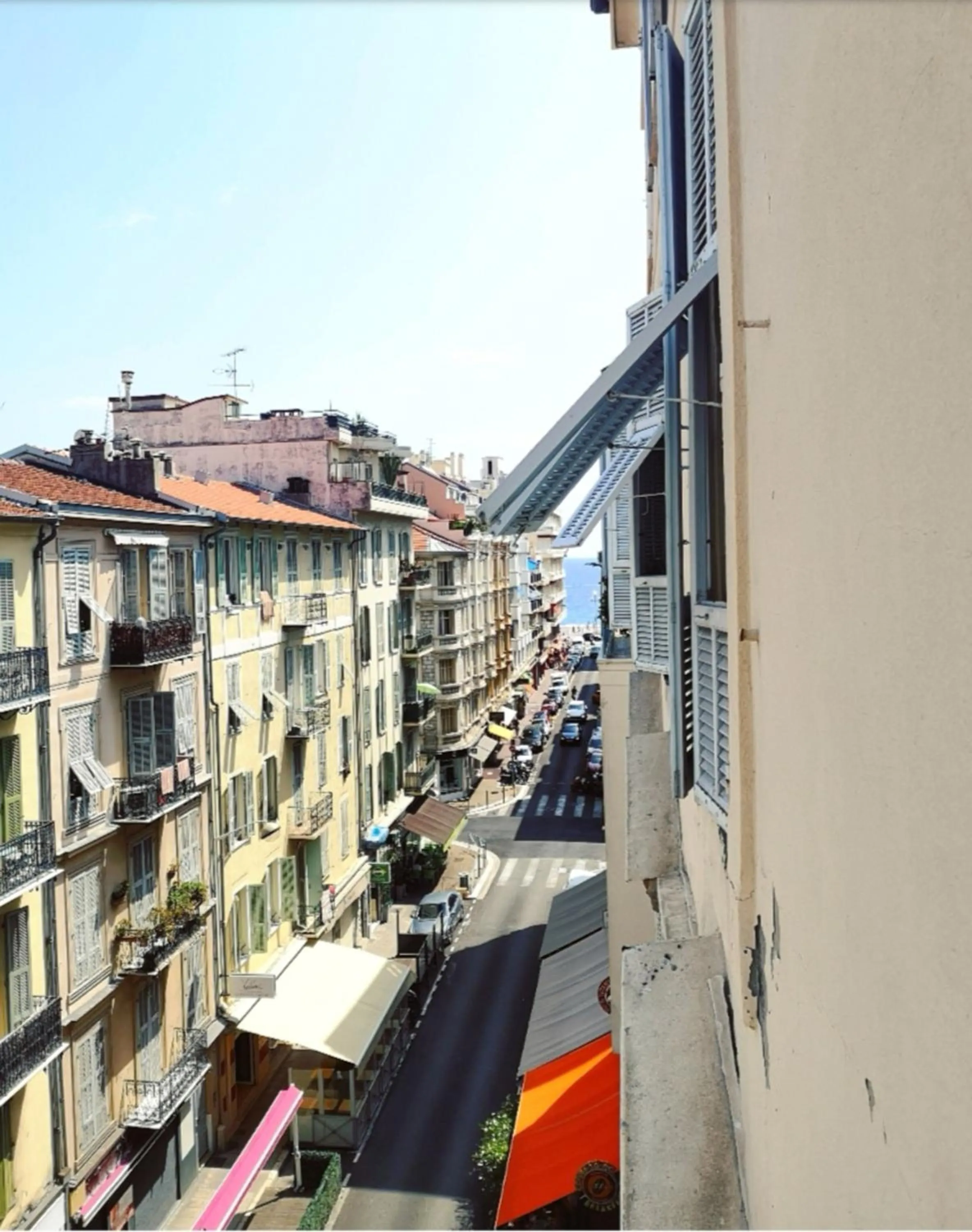 Street view in Meyerbeer Beach