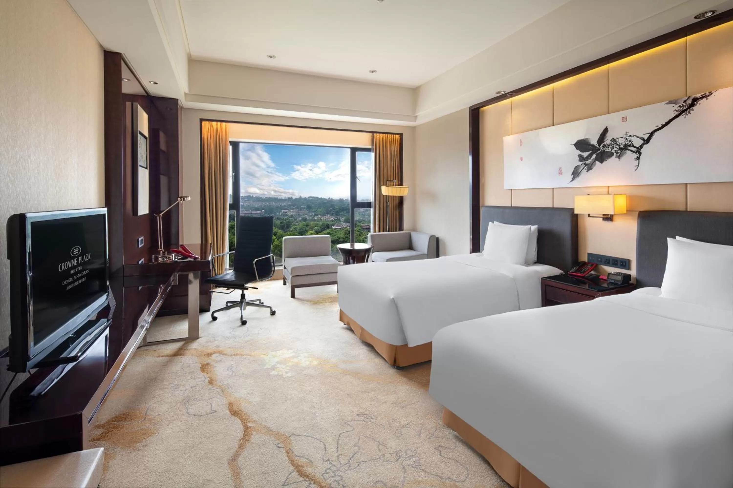 Photo of the whole room, Bed in Crowne Plaza Chengdu Panda Garden by IHG