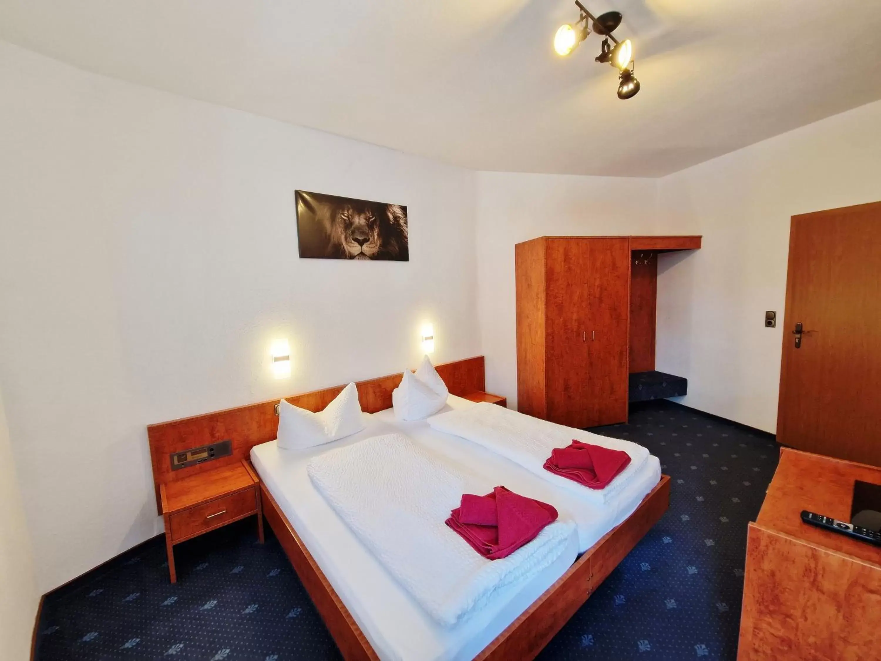 Double Room in DM Hotels & Apartments - Hotel Deutsches Haus Double Room in DM Hotels & Apartments - Hotel Deutsches Haus