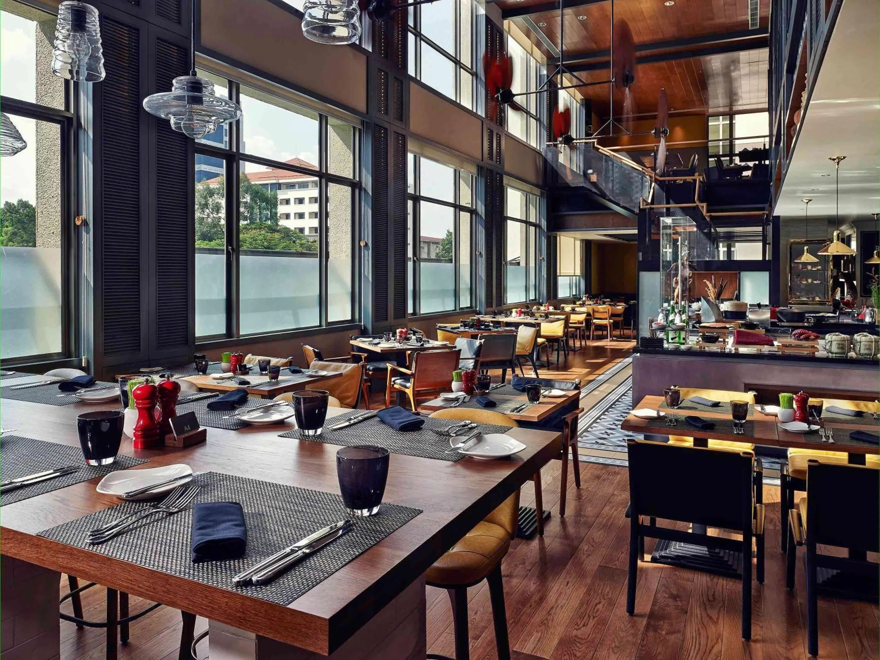 Restaurant/places to eat in Sofitel Saigon Plaza