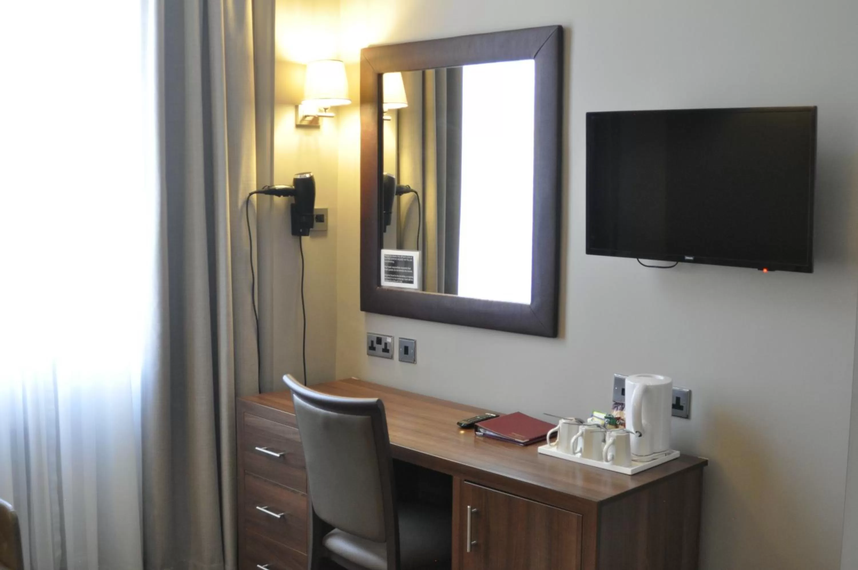 TV and multimedia in Frederick House Hotel